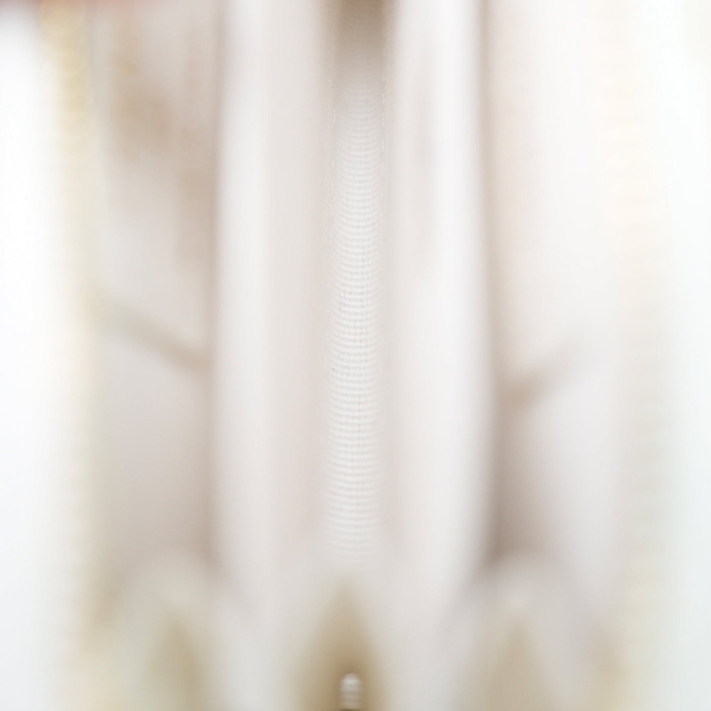 White Tweed Quilted Bow Card Holder On Chain Light Gold Hardware