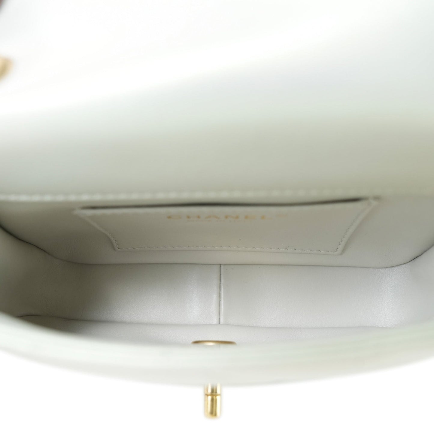 White Pearly/Iridescent Mini Pearl Flap Aged Gold Hardware