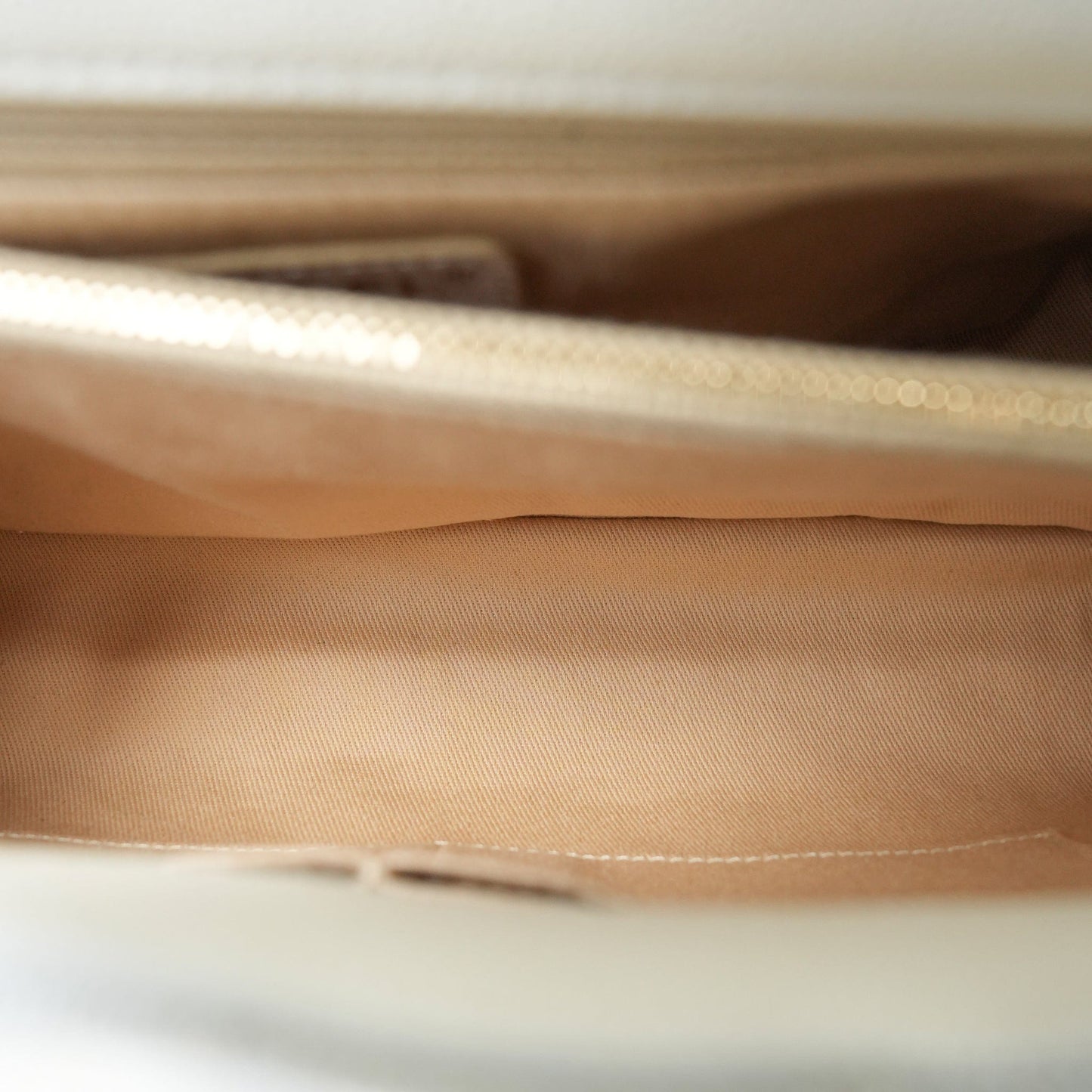 20K White Iridescent Caviar Quilted Coco Handle Medium Light Gold Hardware