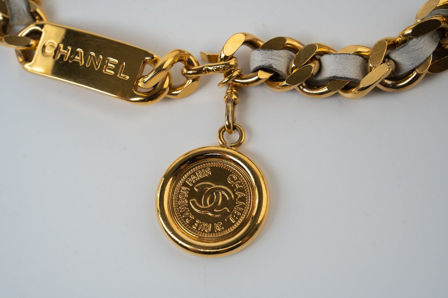 Vintage White / Gold Coco Mark Chain Belt
