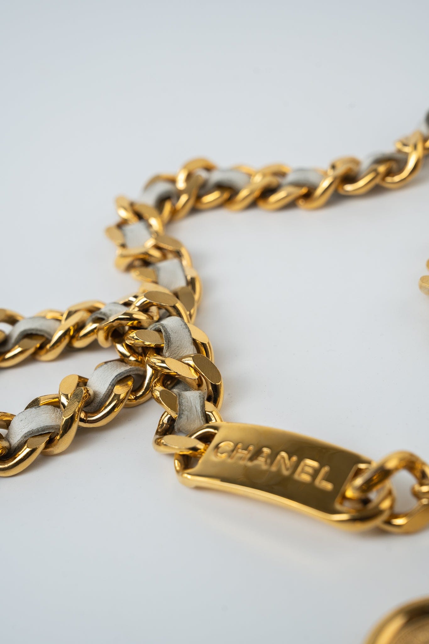 Vintage White / Gold Coco Mark Chain Belt