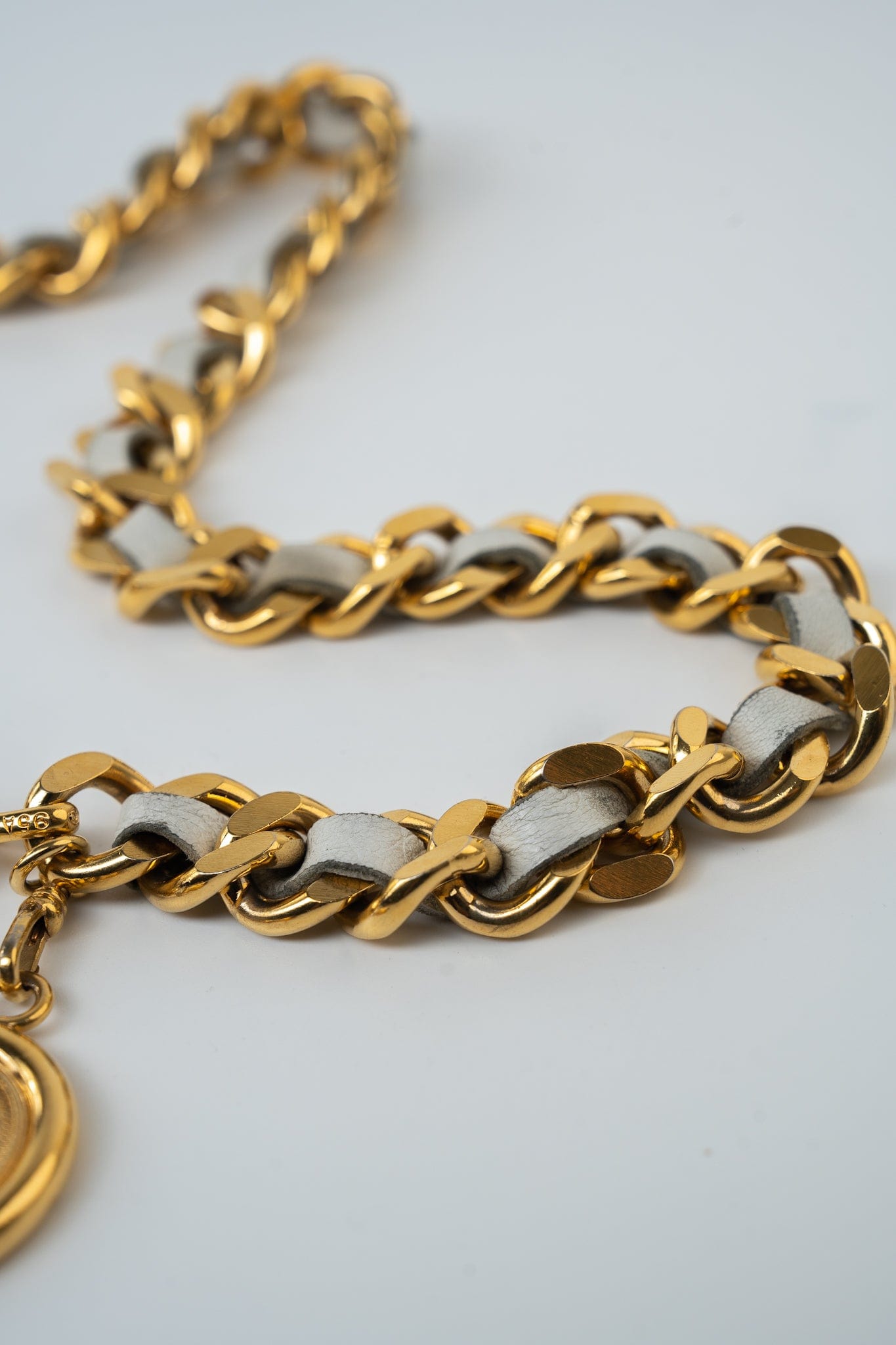 Vintage White / Gold Coco Mark Chain Belt