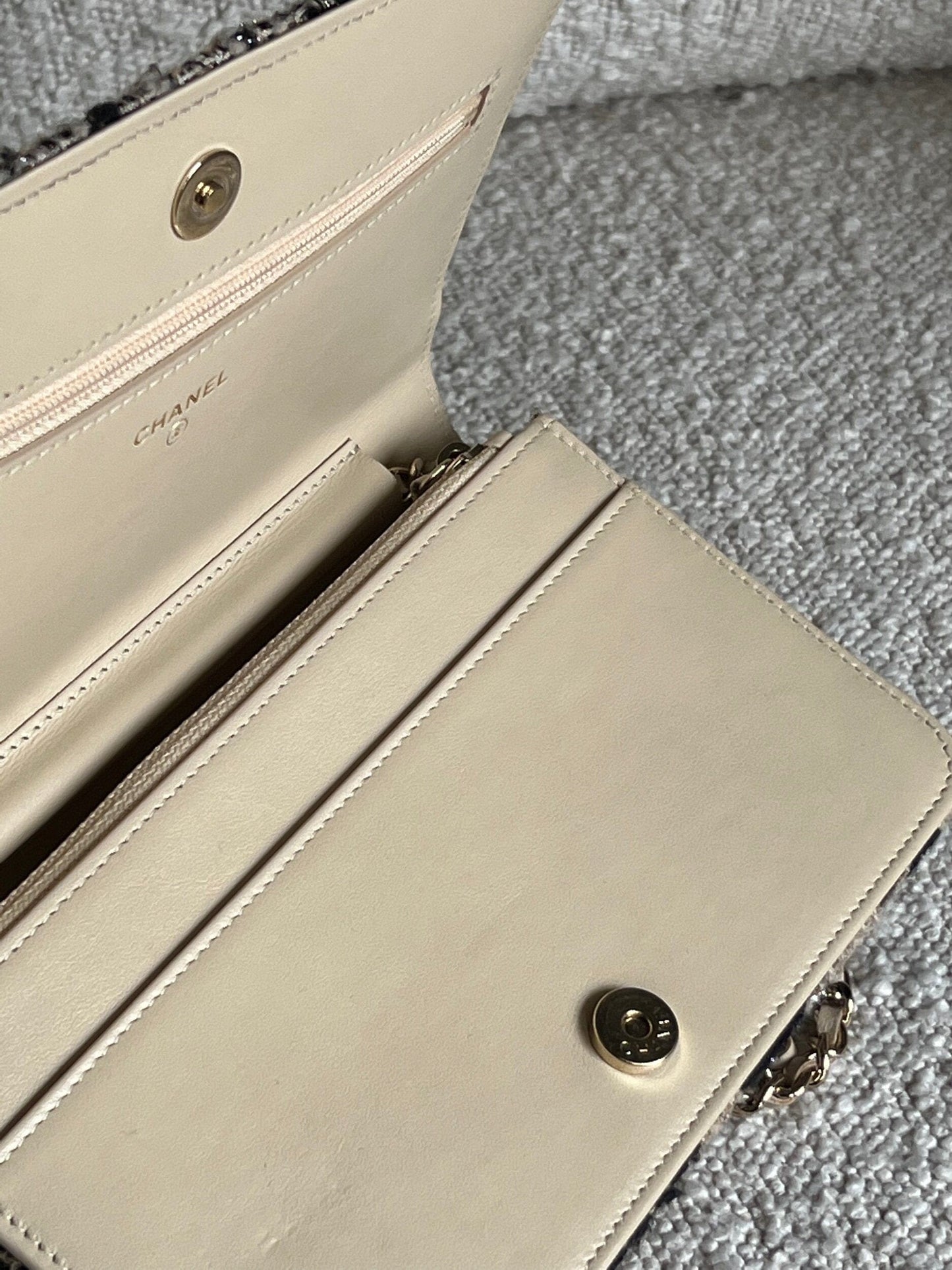 19K Beige and Black Houndstooth Tweed WOC