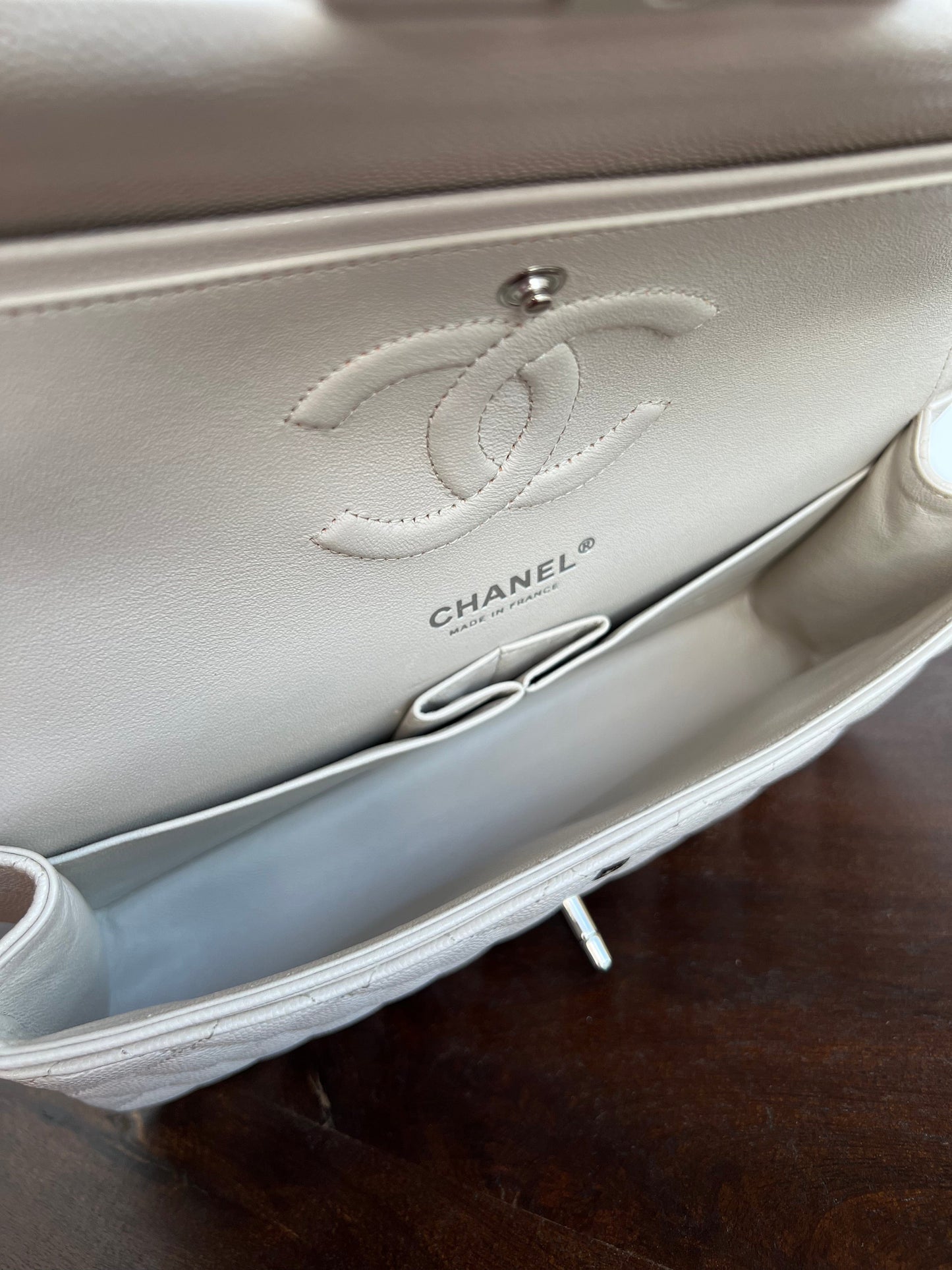 20B Ivory Caviar Quilted Classic Flap Medium Silver Hardware