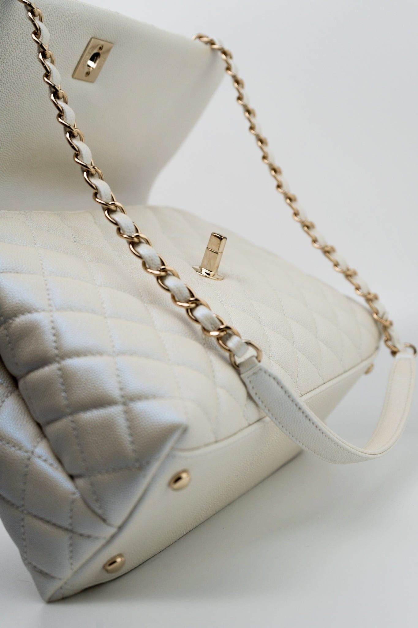 20K Iridescent White Caviar Quilted Coco Handle Medium Light Gold Hardware
