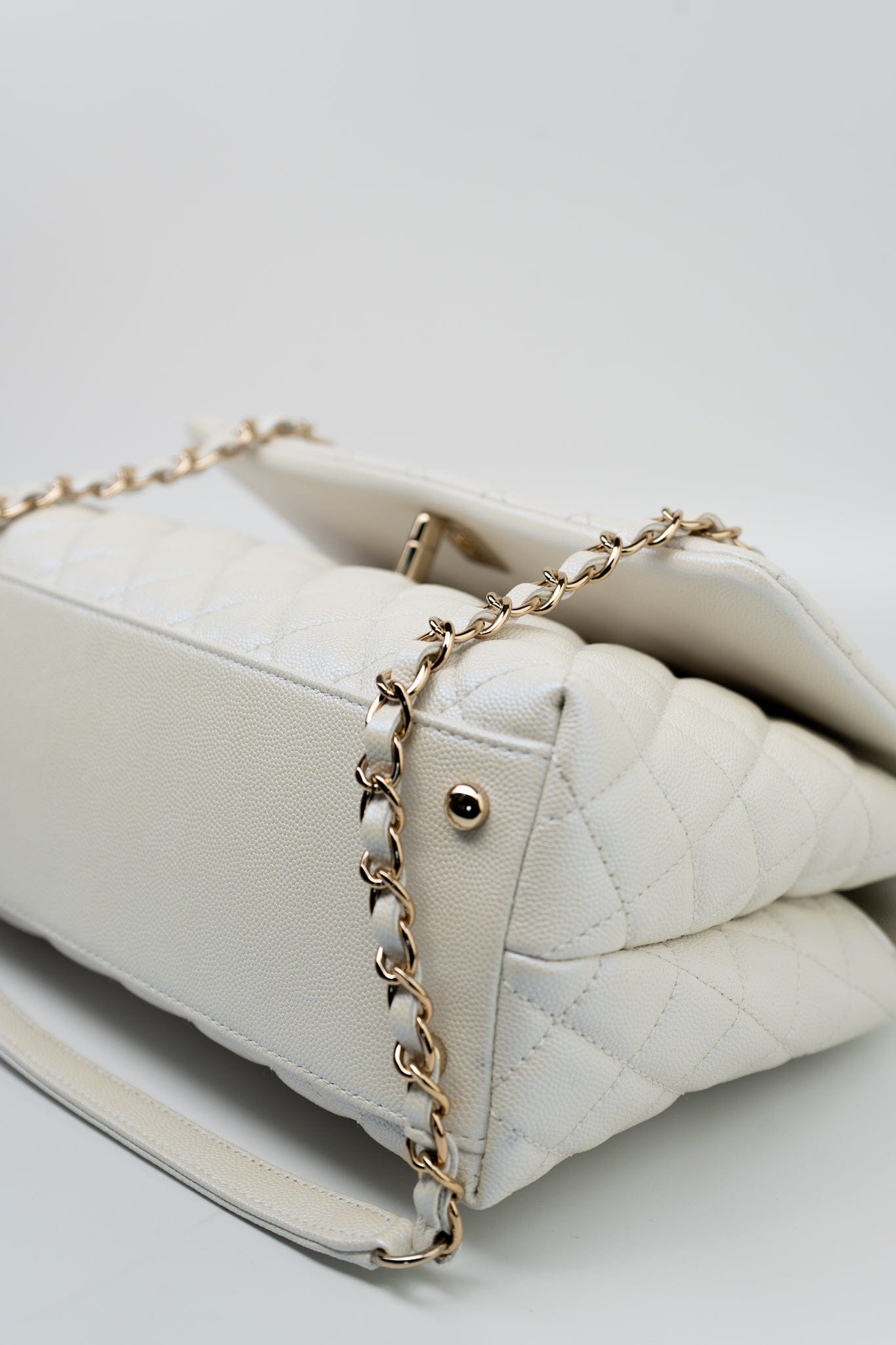 20K Iridescent White Caviar Quilted Coco Handle Medium Light Gold Hardware