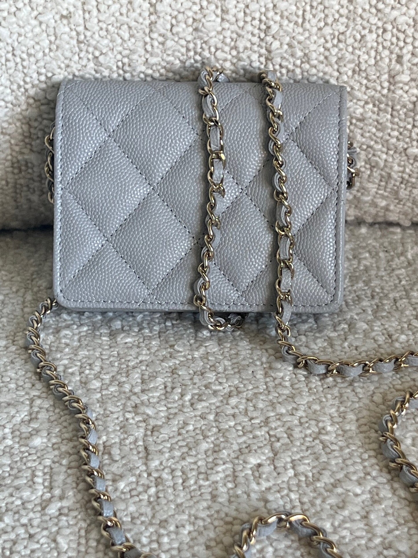 21A Caviar Quilted Flap Card Holder On Chain Grey