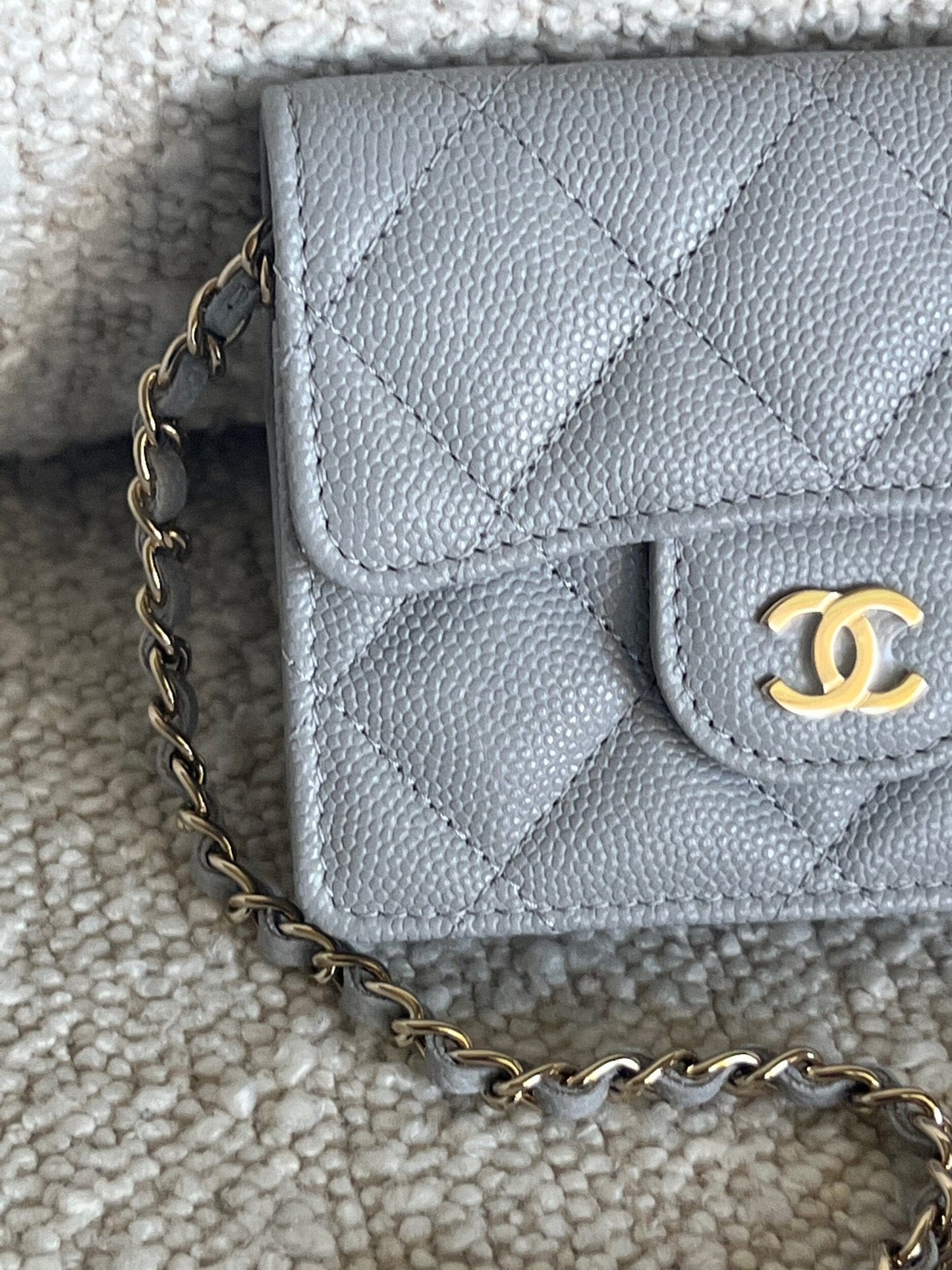 21A Caviar Quilted Flap Card Holder On Chain Grey