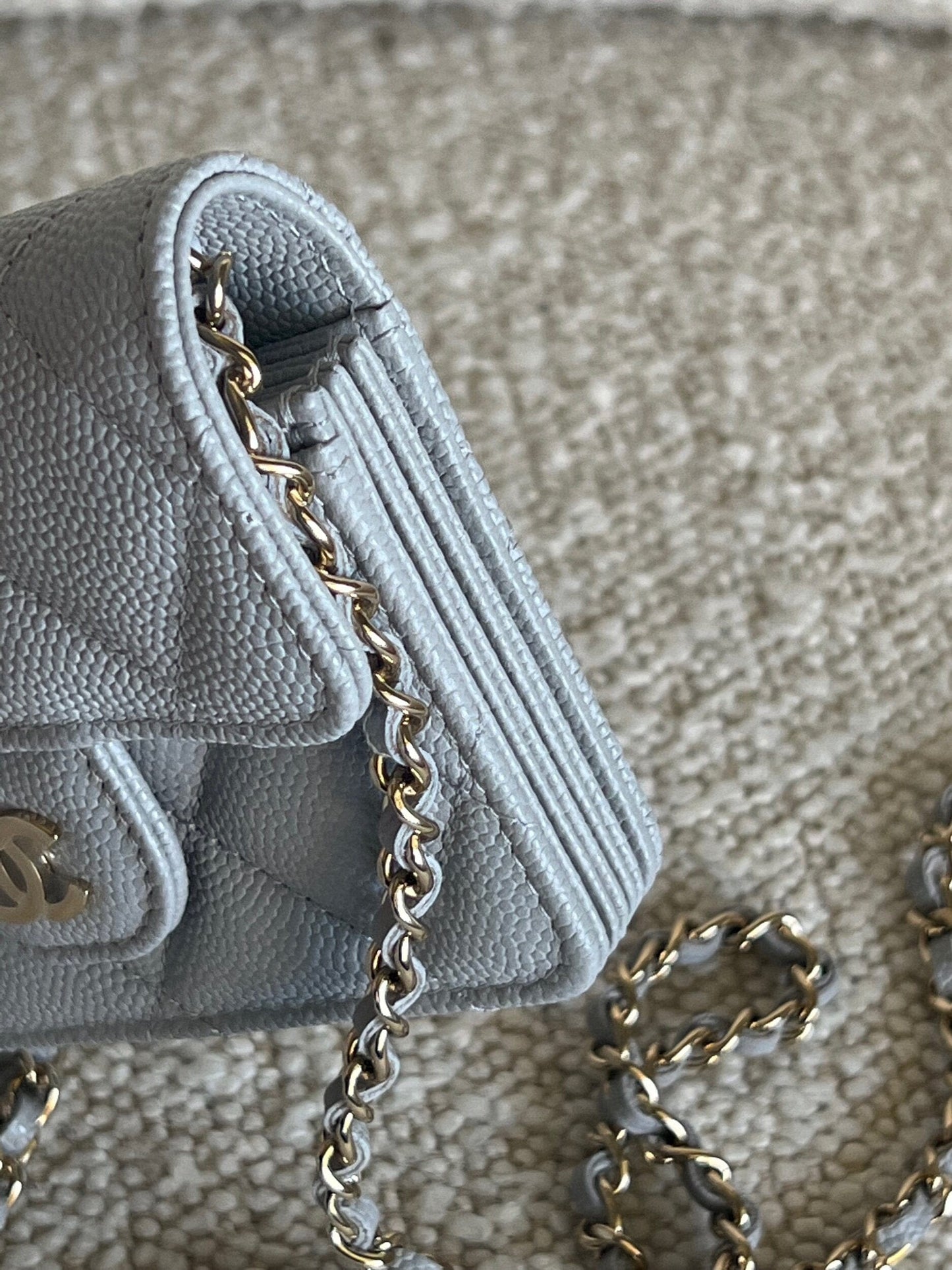 21A Caviar Quilted Flap Card Holder On Chain Grey