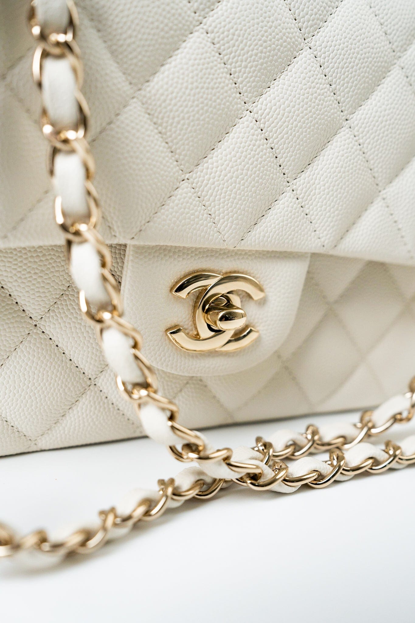 21A White/ Ivory Caviar Quilted Classic Flap Medium Light Gold Hardware