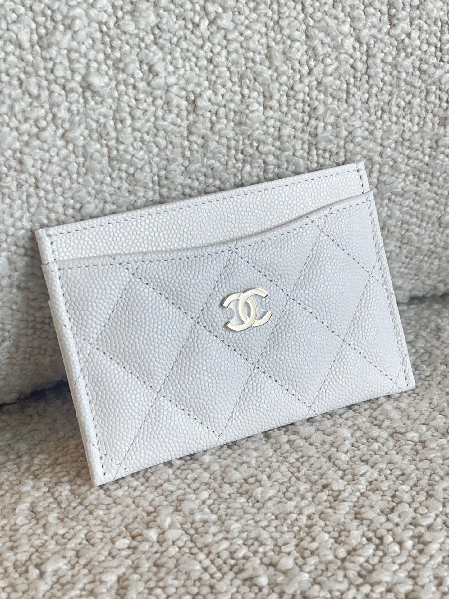 21B White Caviar Quilted Card Holder LGHW
