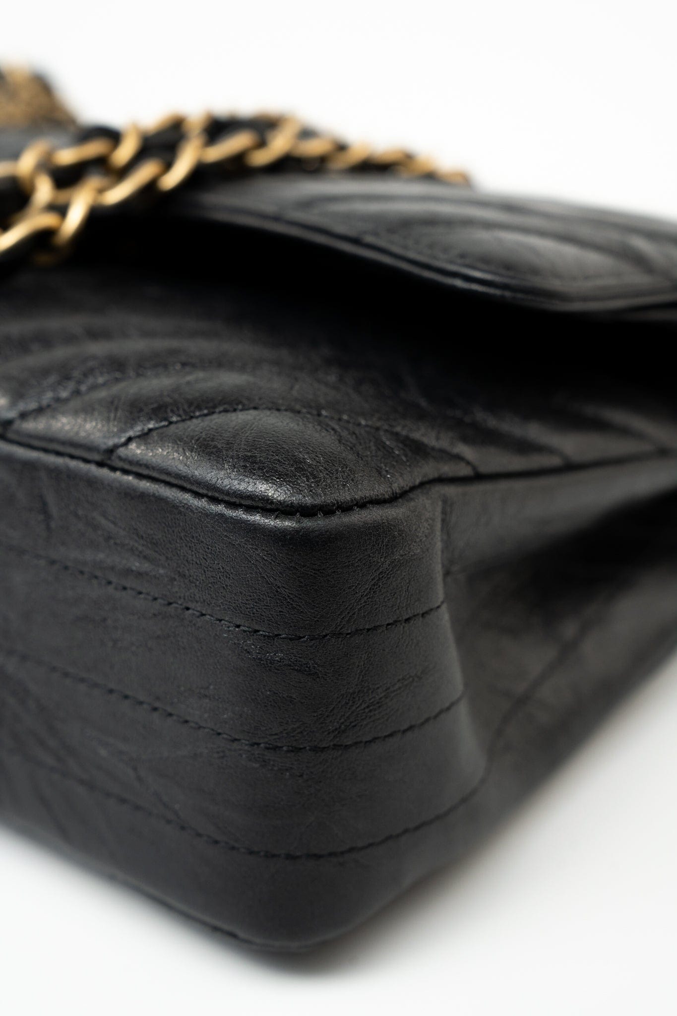 18B Metallic Black Crumpled Calfskin Chevron Classic Flap Medium Aged Gold Hardware