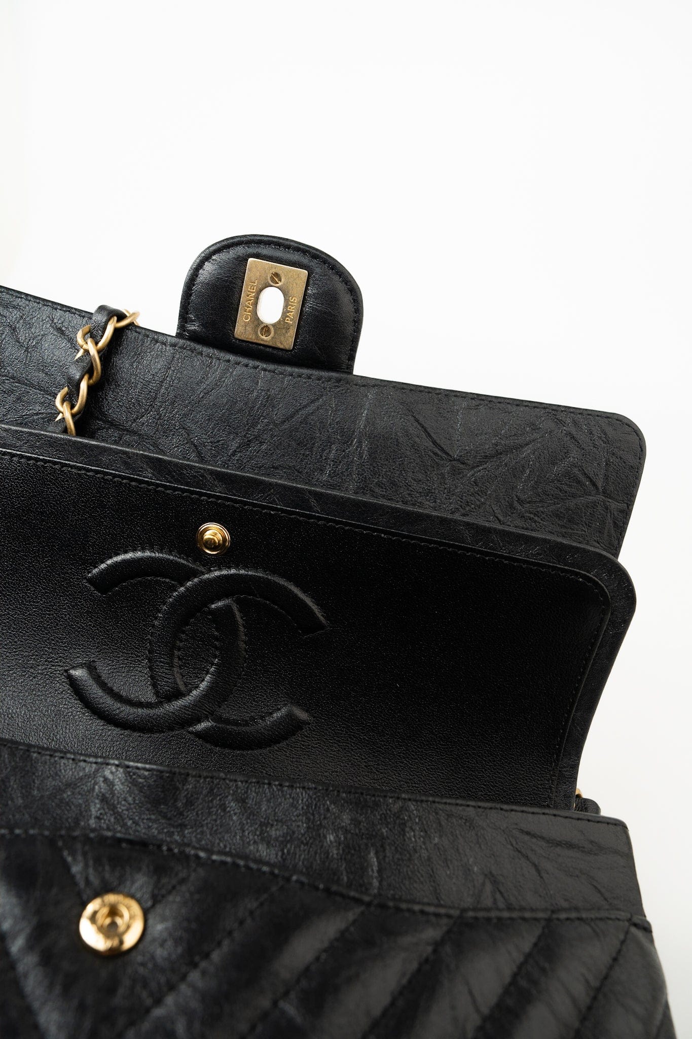 18B Metallic Black Crumpled Calfskin Chevron Classic Flap Medium Aged Gold Hardware