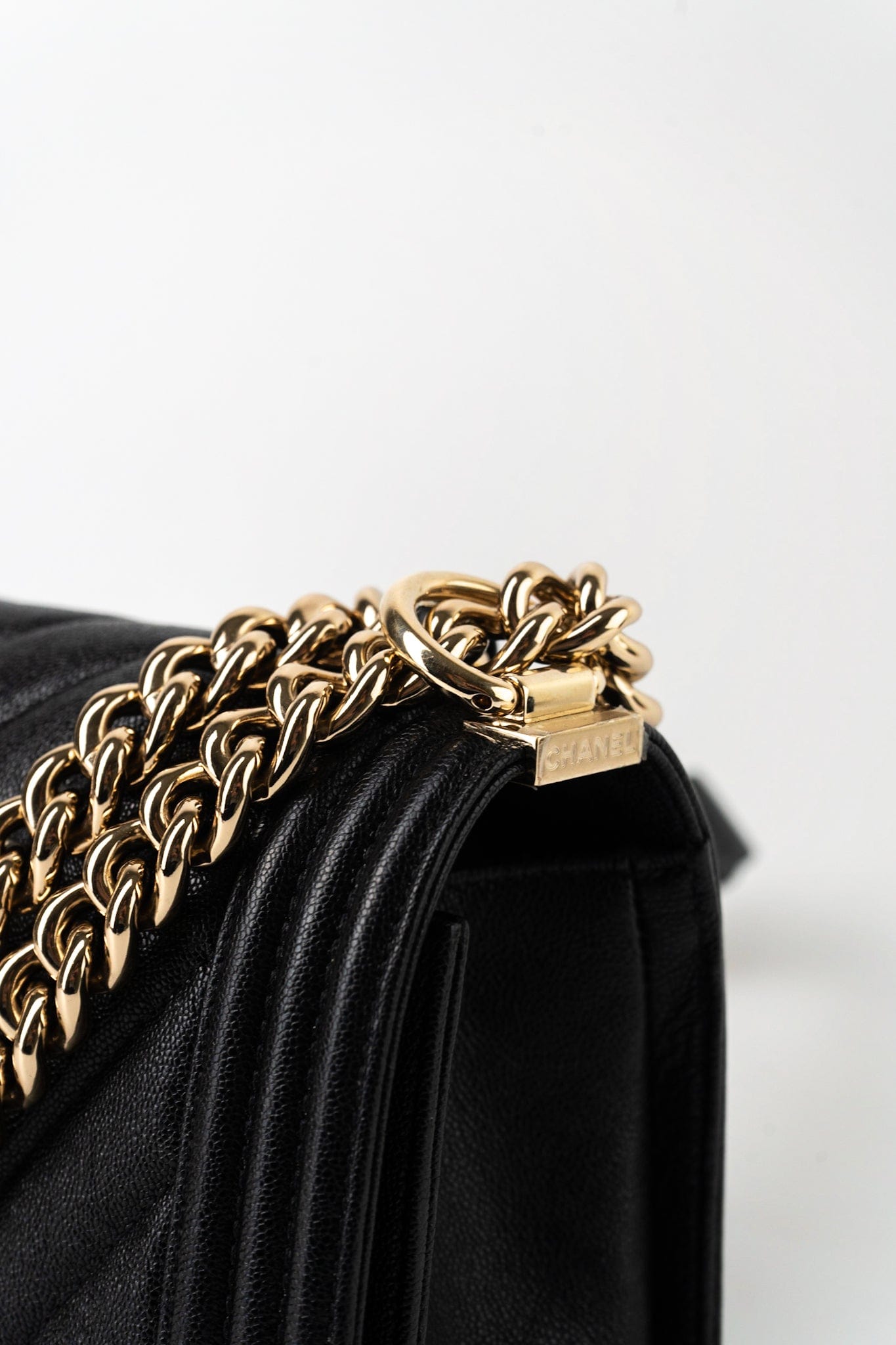 19S Shiny Black Caviar Chevron Boy Bag Medium Champagne Gold Hardware