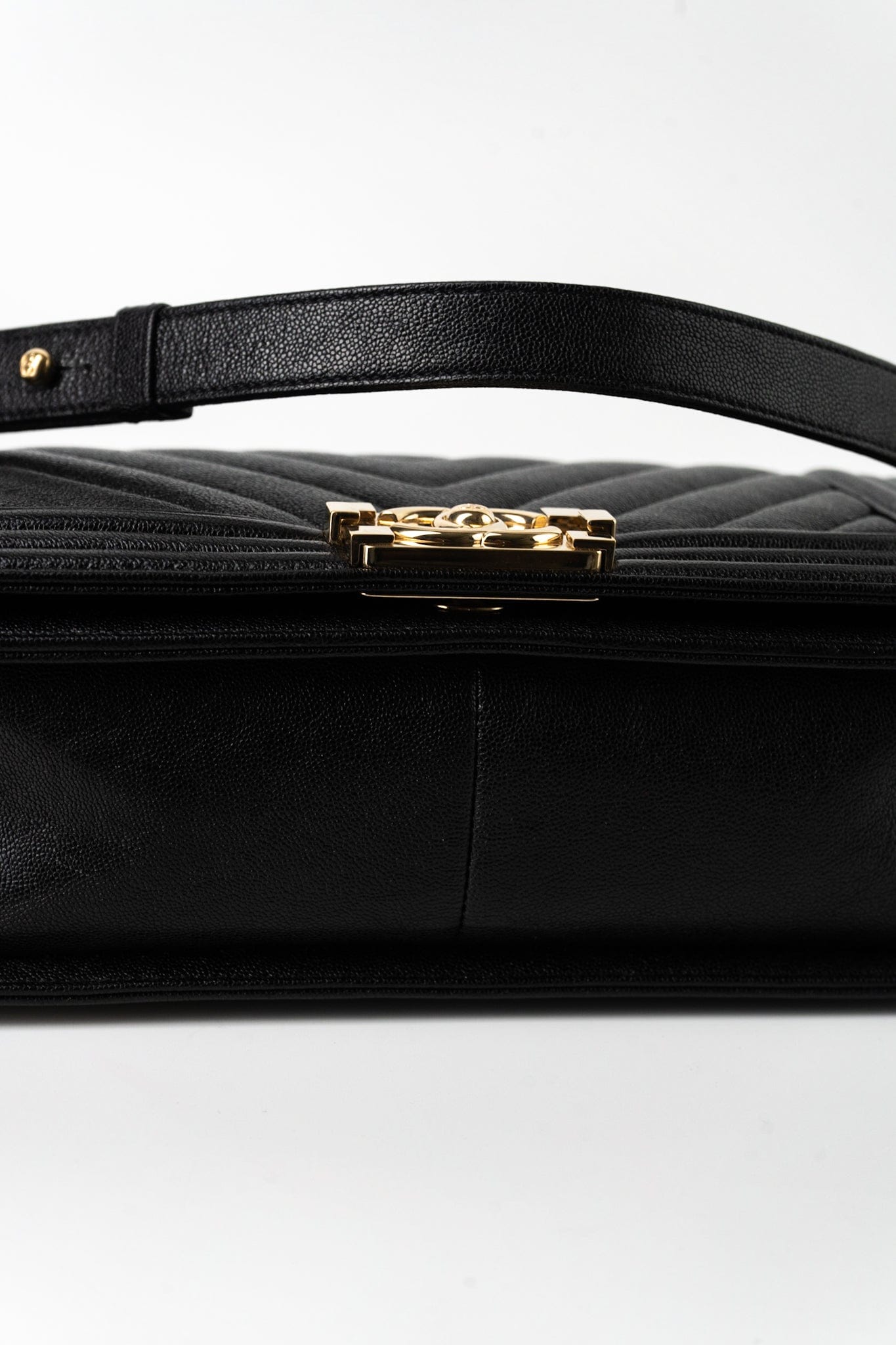 19S Shiny Black Caviar Chevron Boy Bag Medium Champagne Gold Hardware