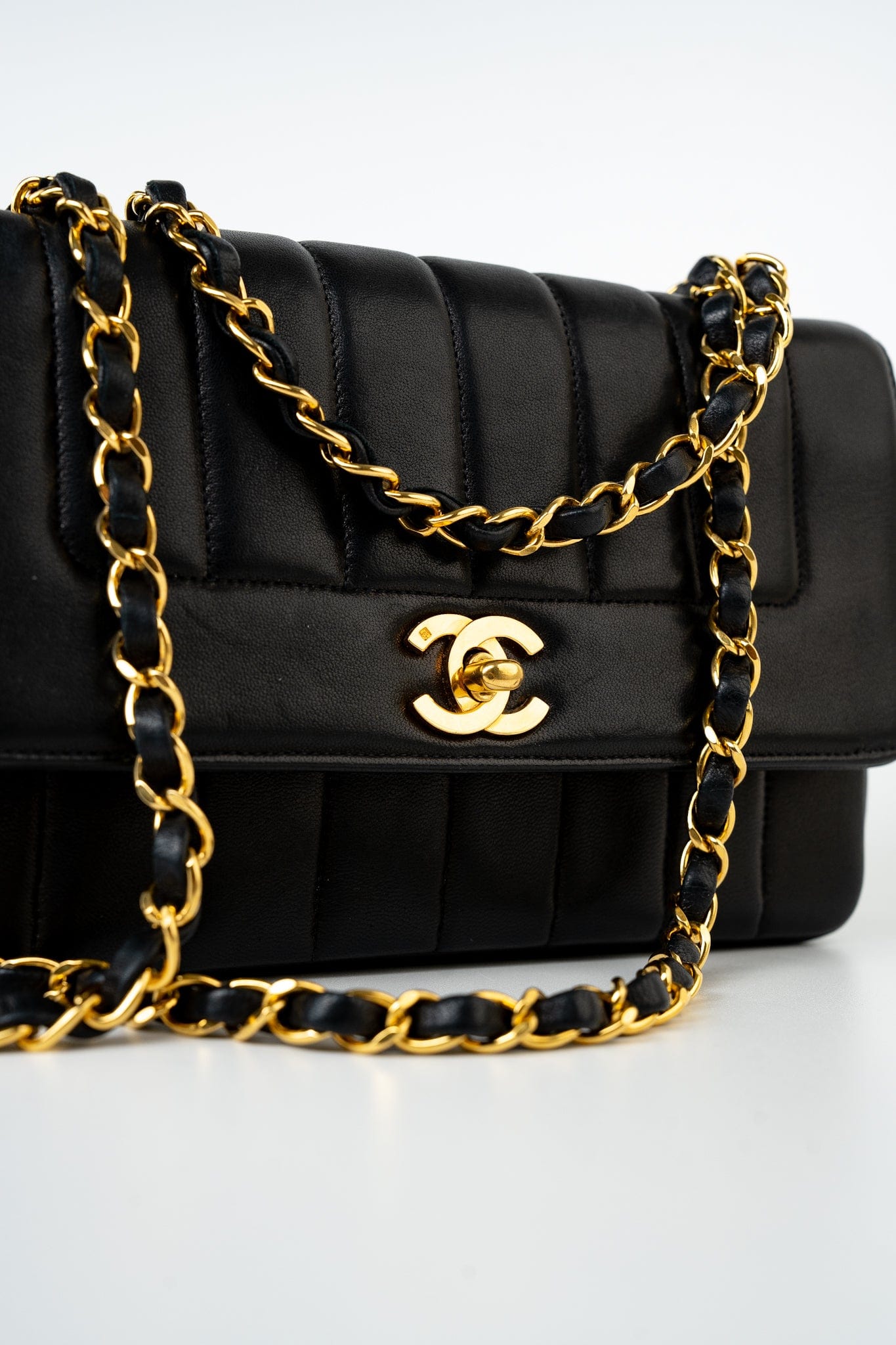 Vintage Black Vertical Lambskin Quilted Single Flap Gold Hardware