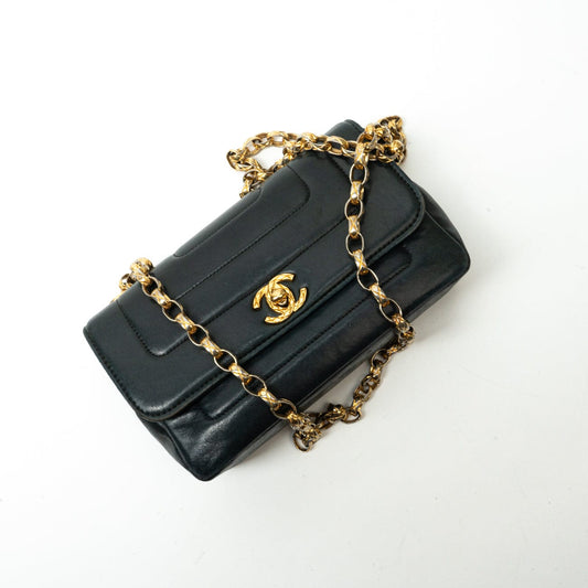 Vintage Mini Black Border Flap Lambskin Shoulder Bag Gold Hardware