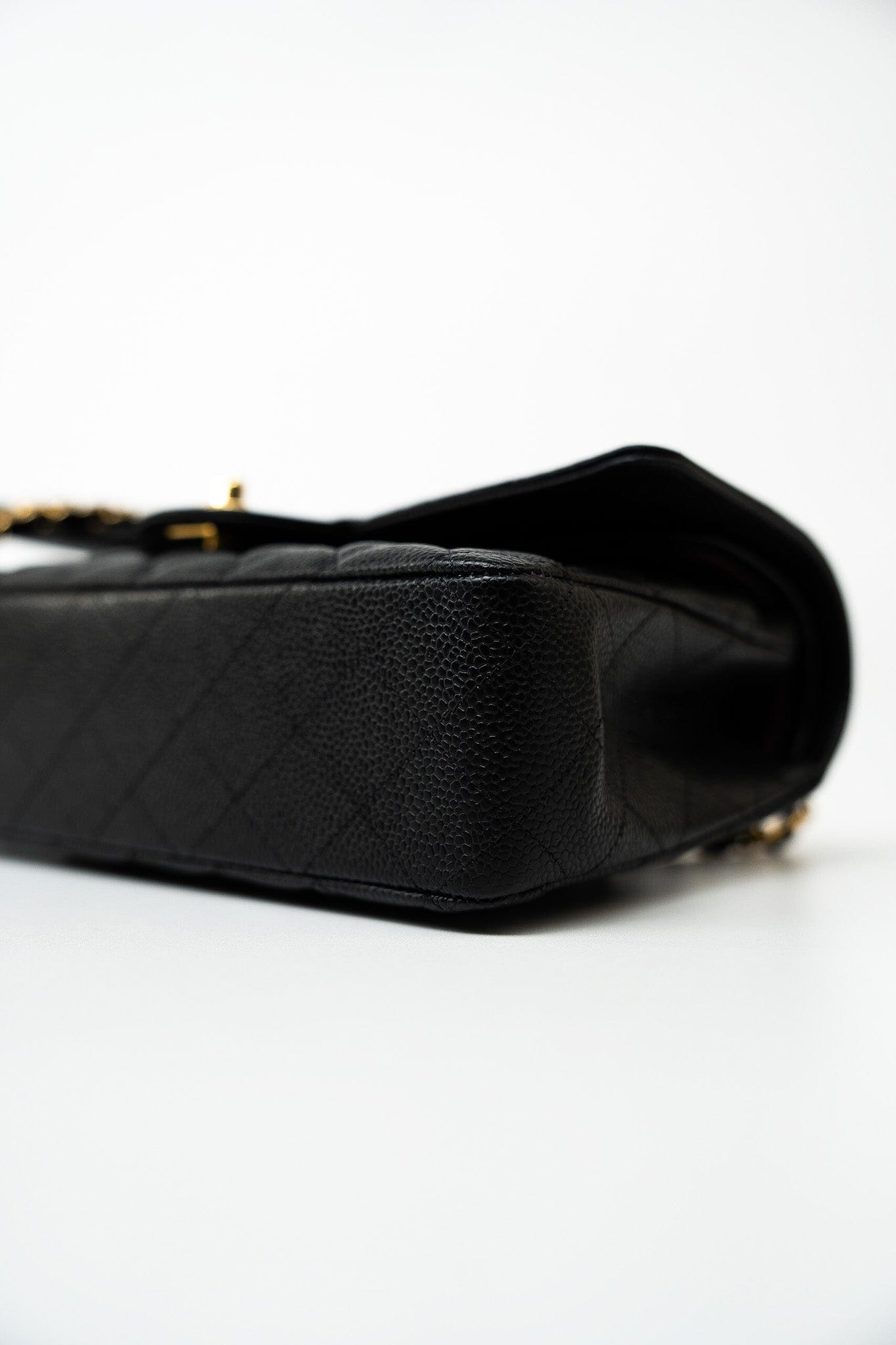 (Rev) Medium Black Caviar Quilted Classic Flap Gold Hardware