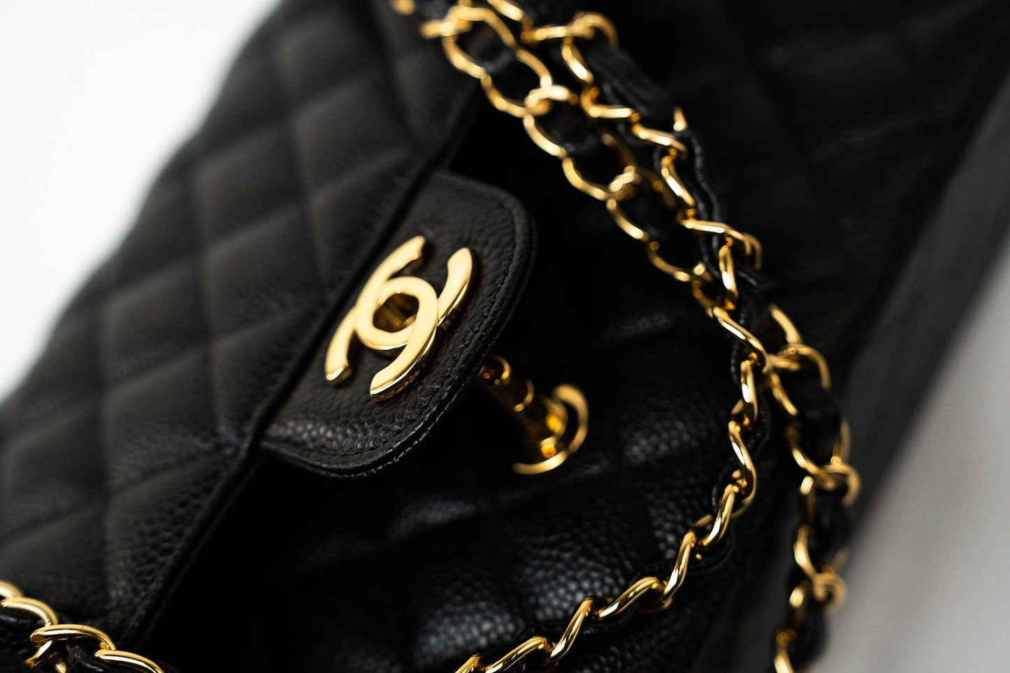 (Rev) Medium Black Caviar Quilted Classic Flap Gold Hardware