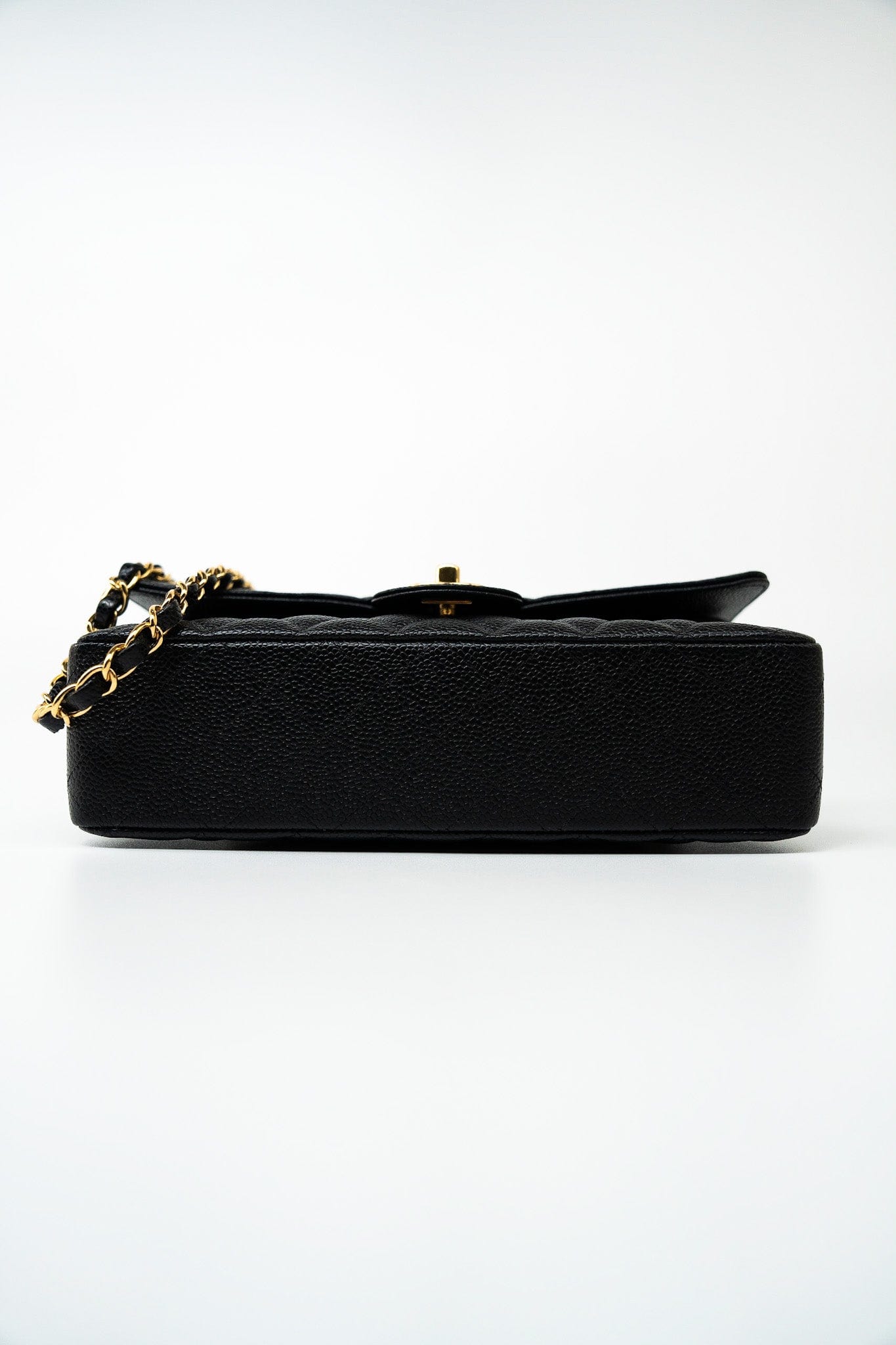 (Rev) Medium Black Caviar Quilted Classic Flap Gold Hardware