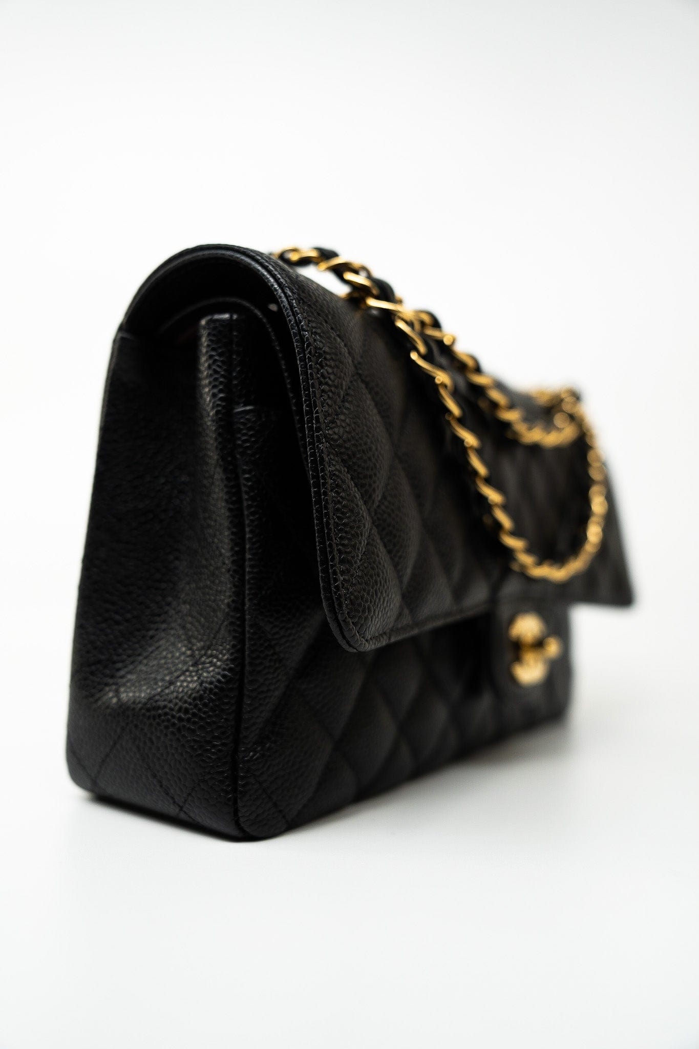 (Rev) Medium Black Caviar Quilted Classic Flap Gold Hardware