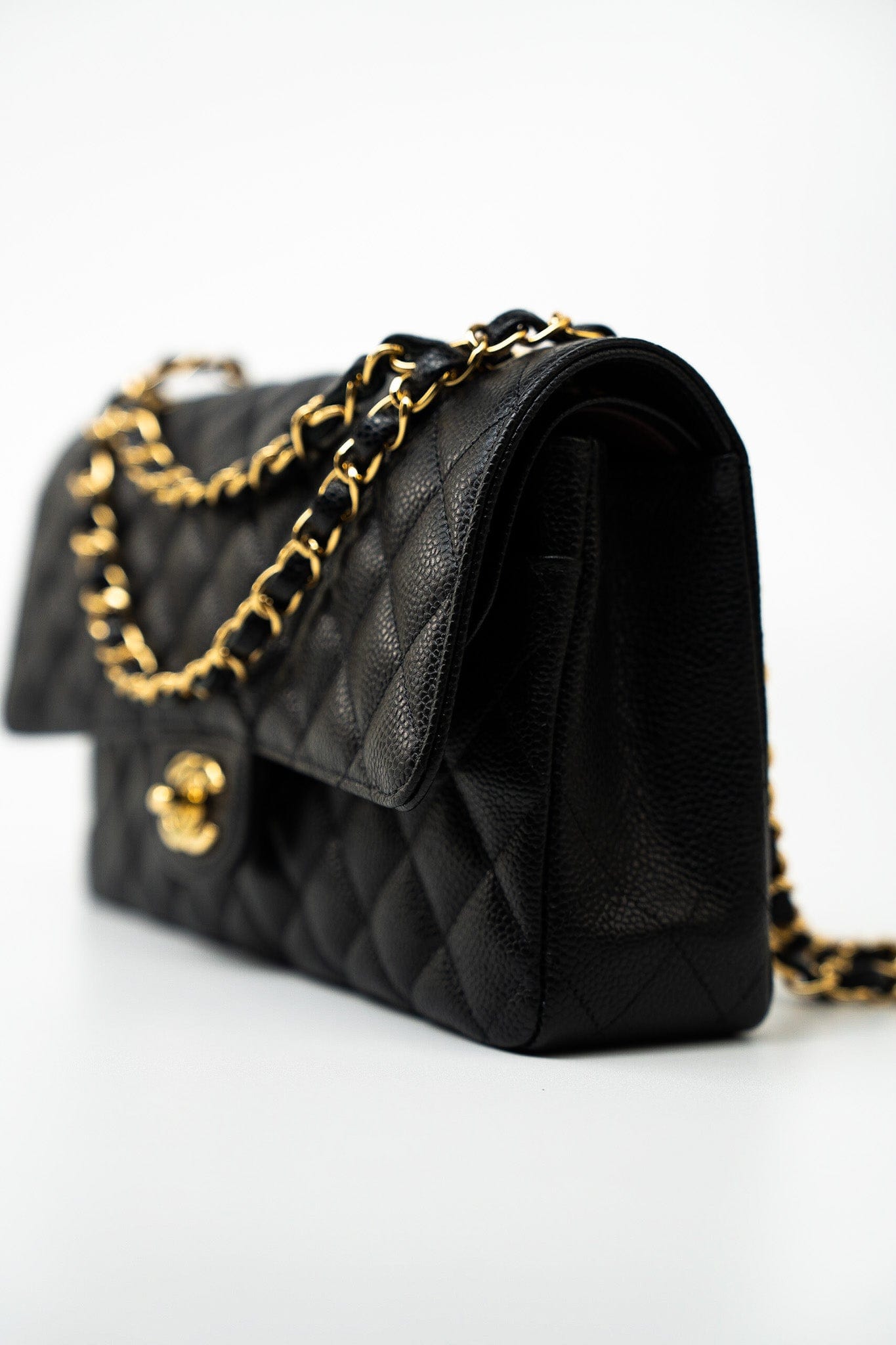 (Rev) Medium Black Caviar Quilted Classic Flap Gold Hardware