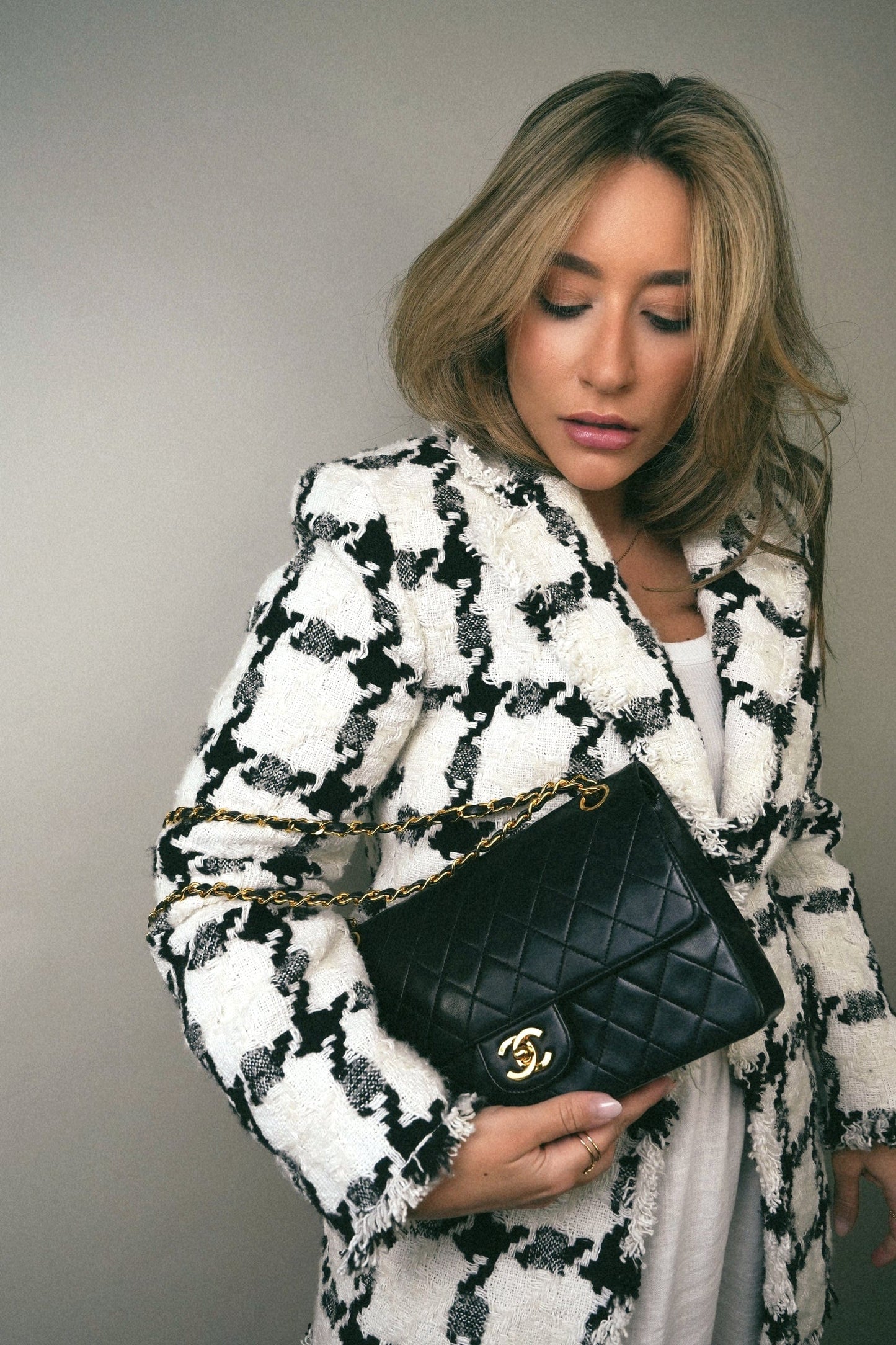 21B Black Lambskin Quilted Classic Flap Medium Rose Gold Hardware