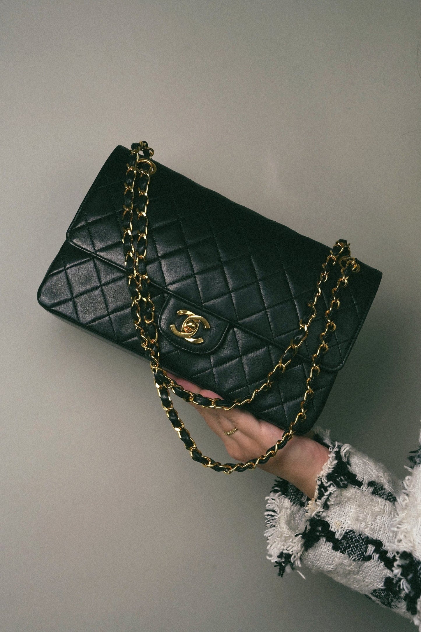 21B Black Lambskin Quilted Classic Flap Medium Rose Gold Hardware