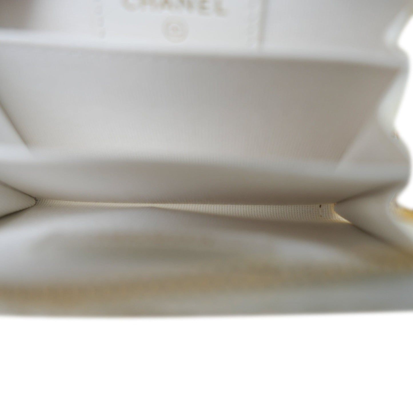 White Tweed Quilted Bow Card Holder On Chain Light Gold Hardware