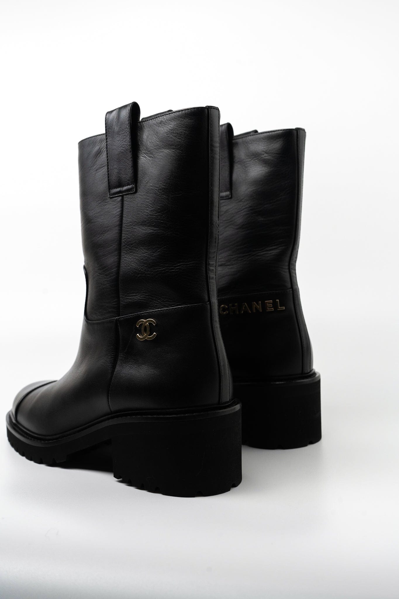 CHANEL Boots 38.5 20A Leather CC Signature Cap Toe Ankle Midcalf Short Boots Booties - Redeluxe