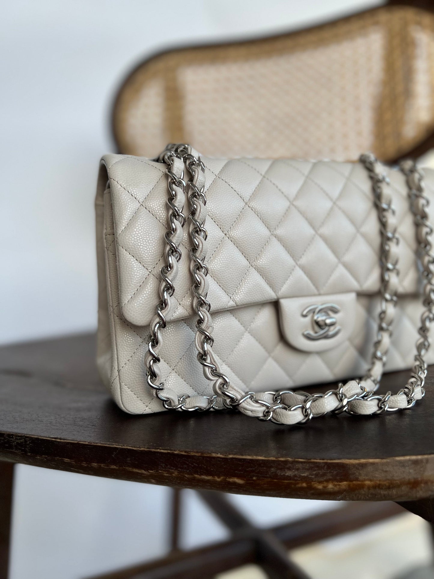 20B Ivory Caviar Quilted Classic Flap Medium Silver Hardware