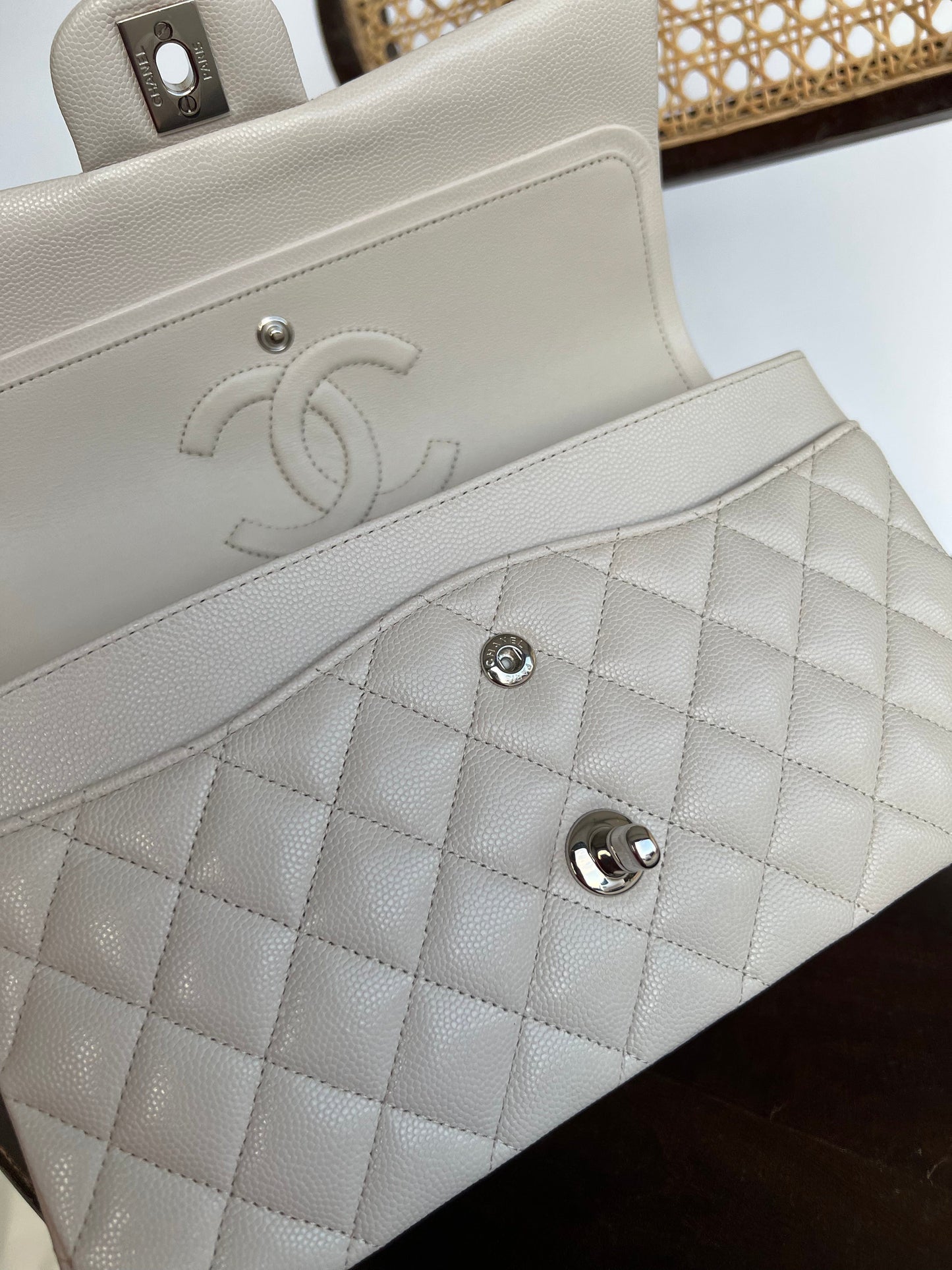 20B Ivory Caviar Quilted Classic Flap Medium Silver Hardware