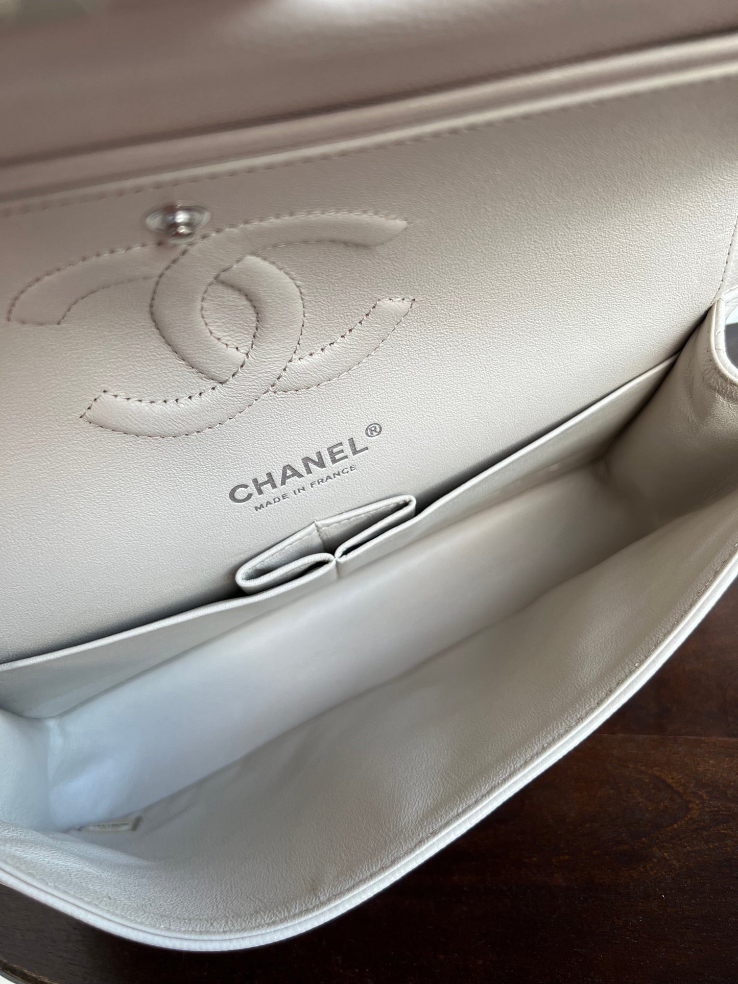 20B Ivory Caviar Quilted Classic Flap Medium Silver Hardware