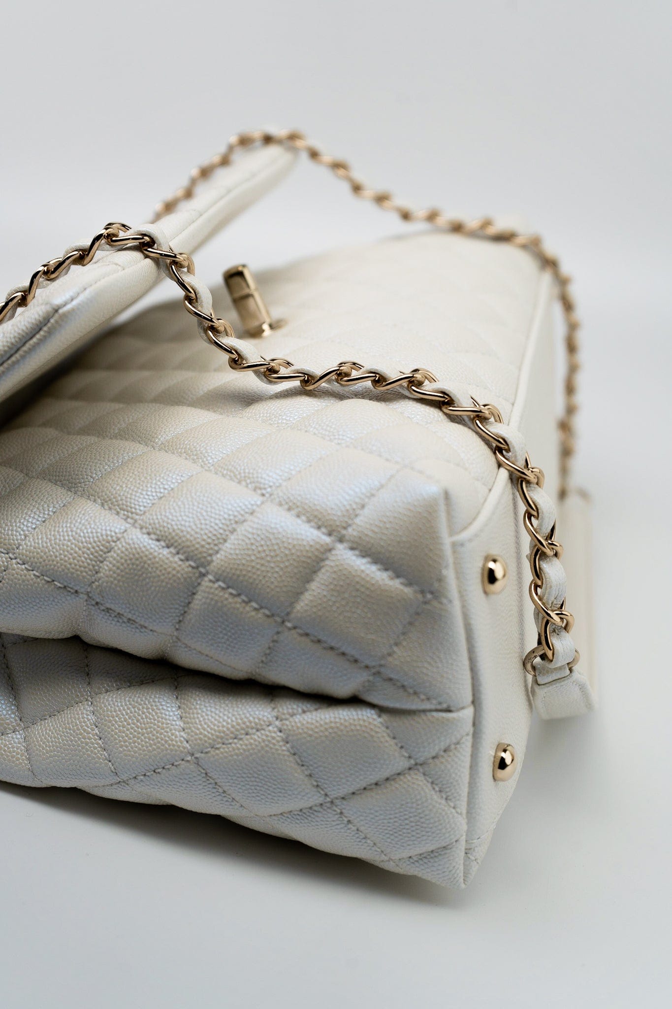 20K Iridescent White Caviar Quilted Coco Handle Medium Light Gold Hardware