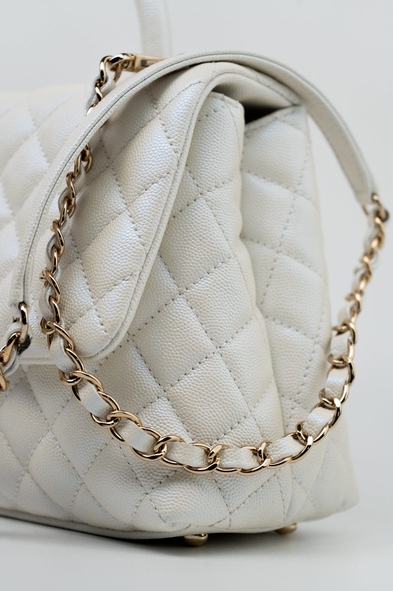 20K Iridescent White Caviar Quilted Coco Handle Medium Light Gold Hardware