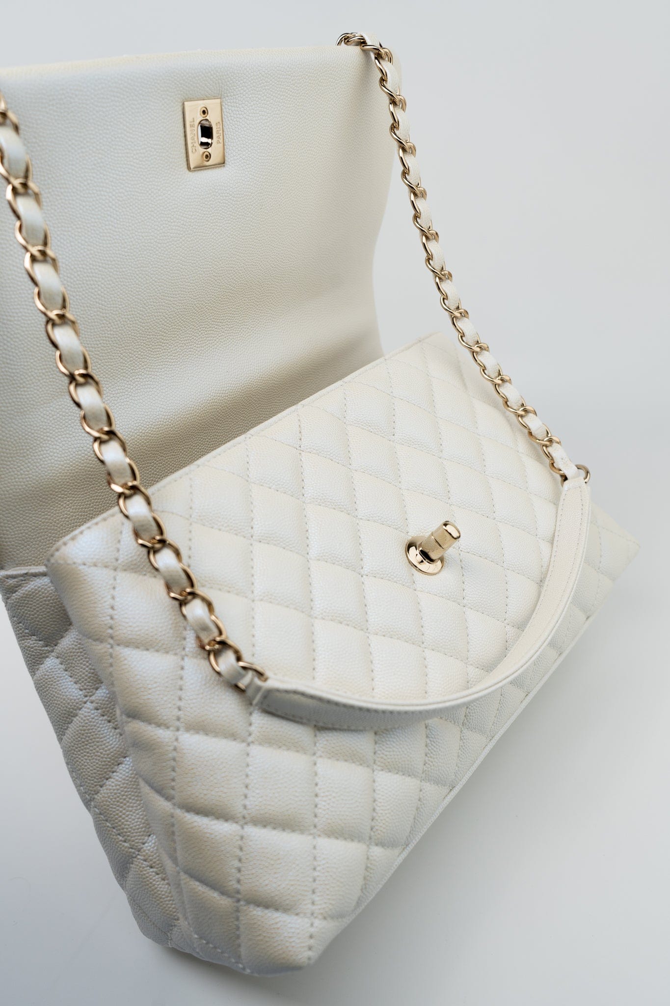 20K Iridescent White Caviar Quilted Coco Handle Medium Light Gold Hardware