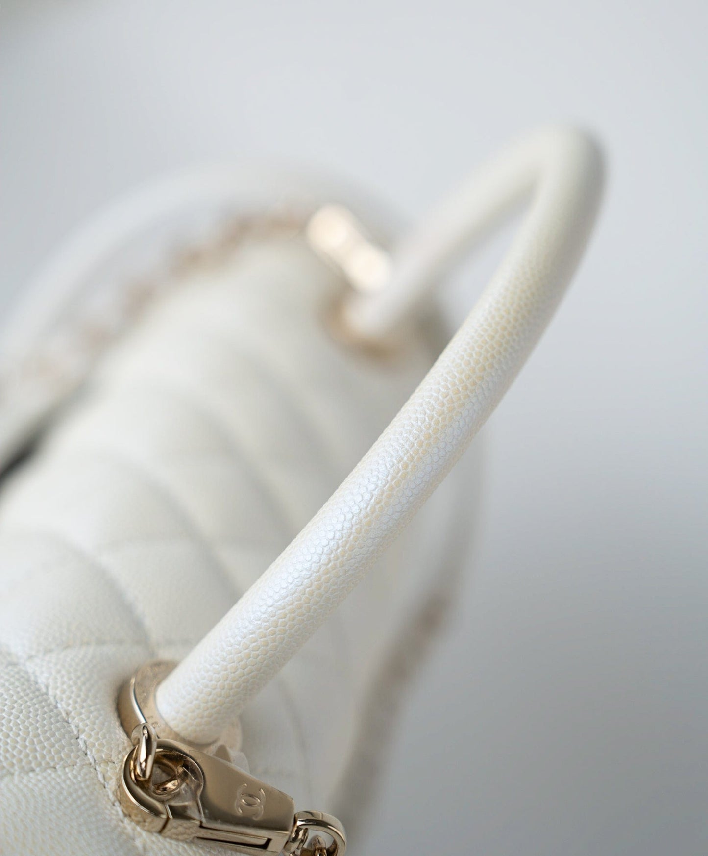 20K Iridescent White Caviar Quilted Coco Handle Medium Light Gold Hardware