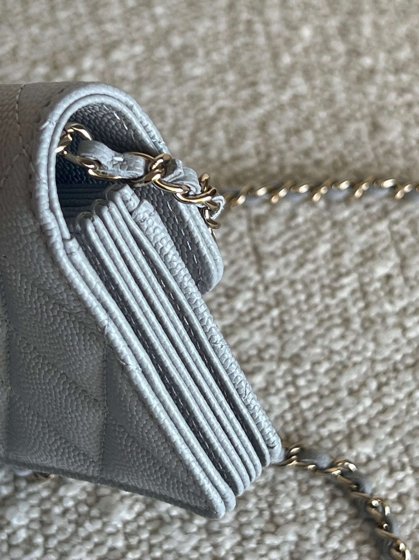 21A Caviar Quilted Flap Card Holder On Chain Grey