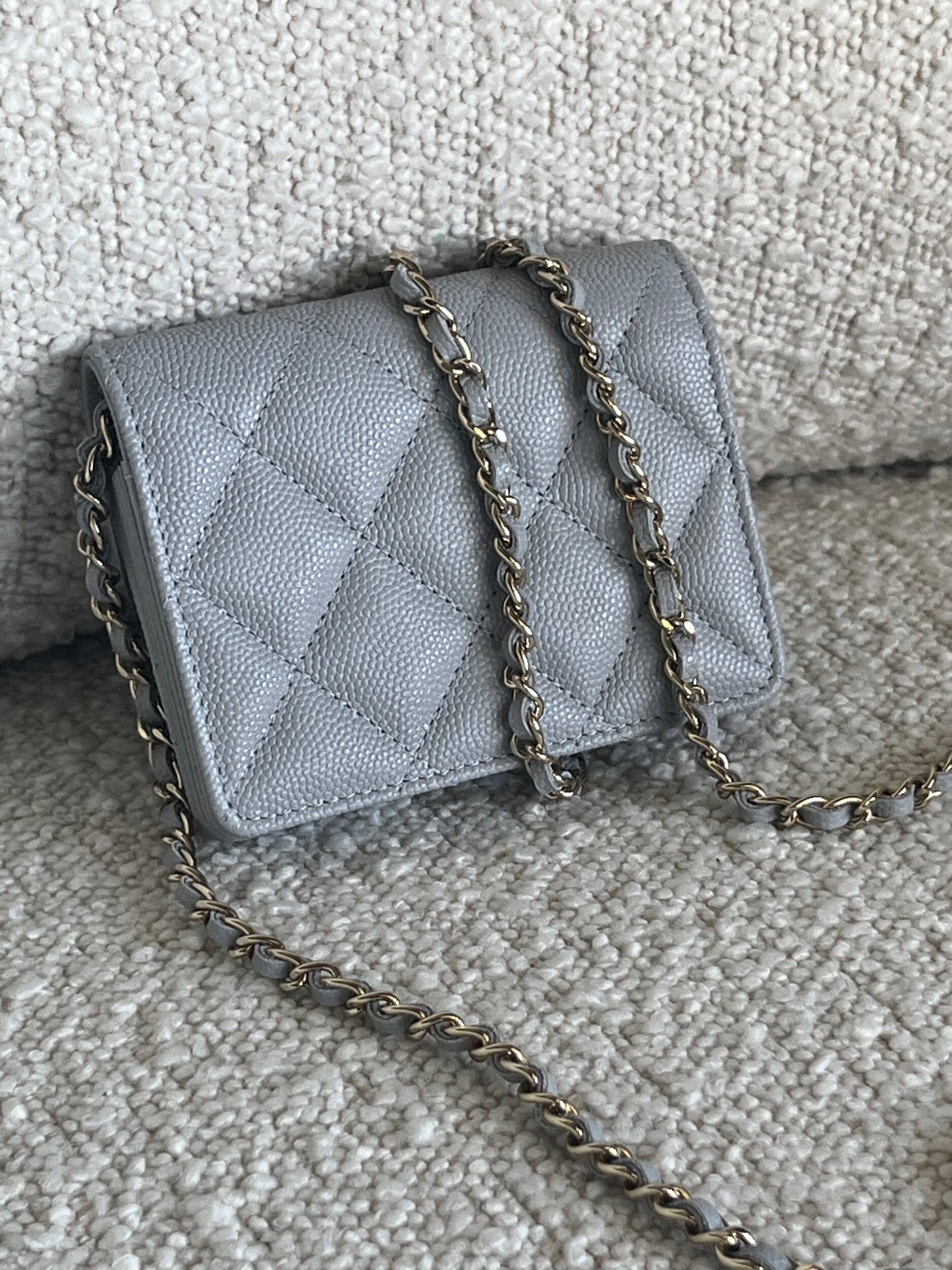 21A Caviar Quilted Flap Card Holder On Chain Grey