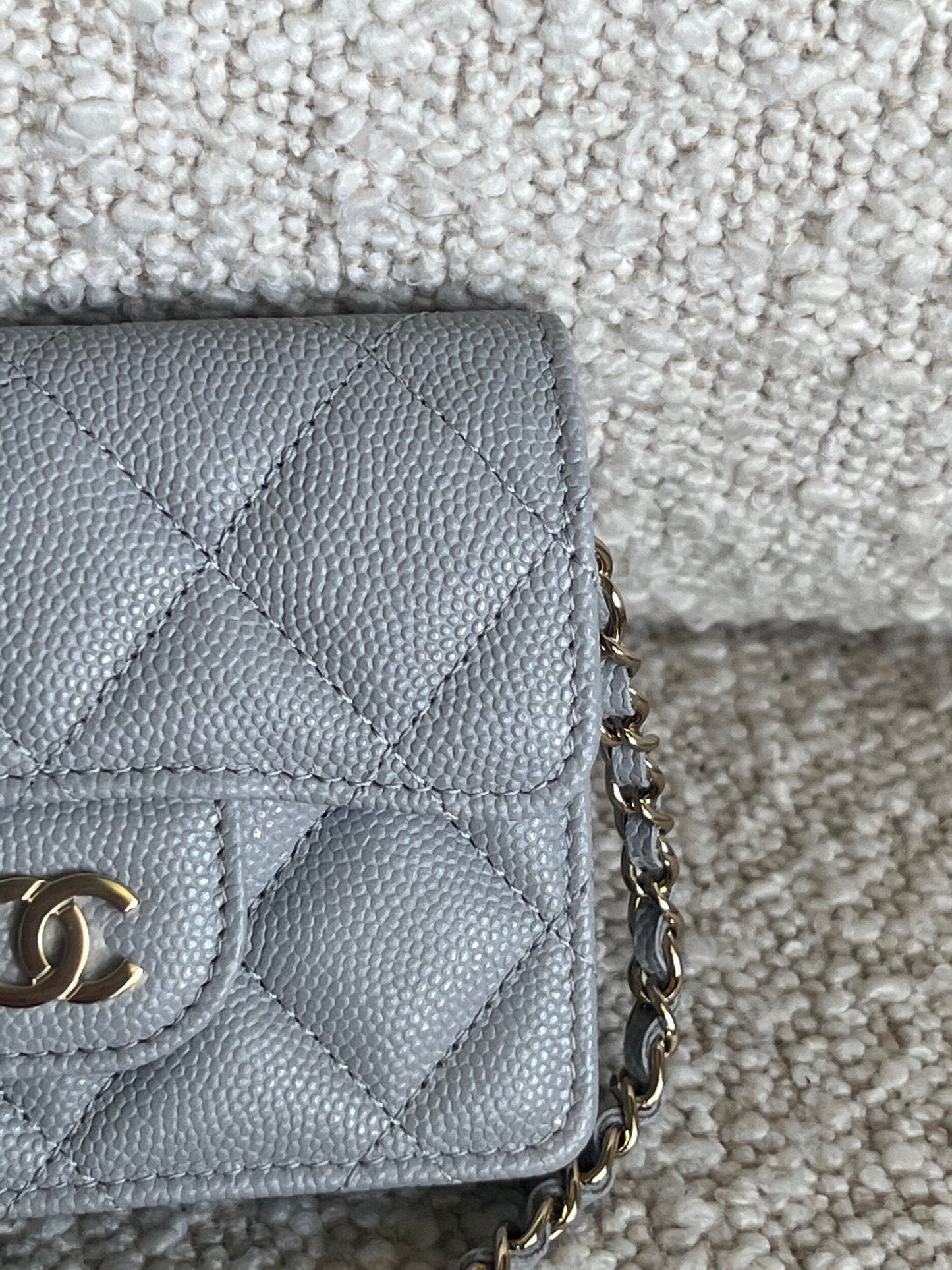 21A Caviar Quilted Flap Card Holder On Chain Grey