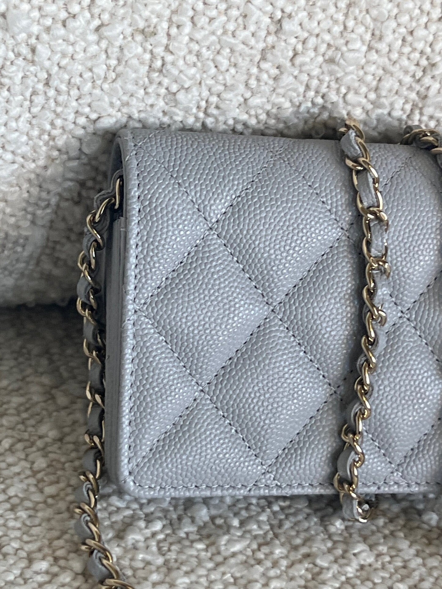 21A Caviar Quilted Flap Card Holder On Chain Grey