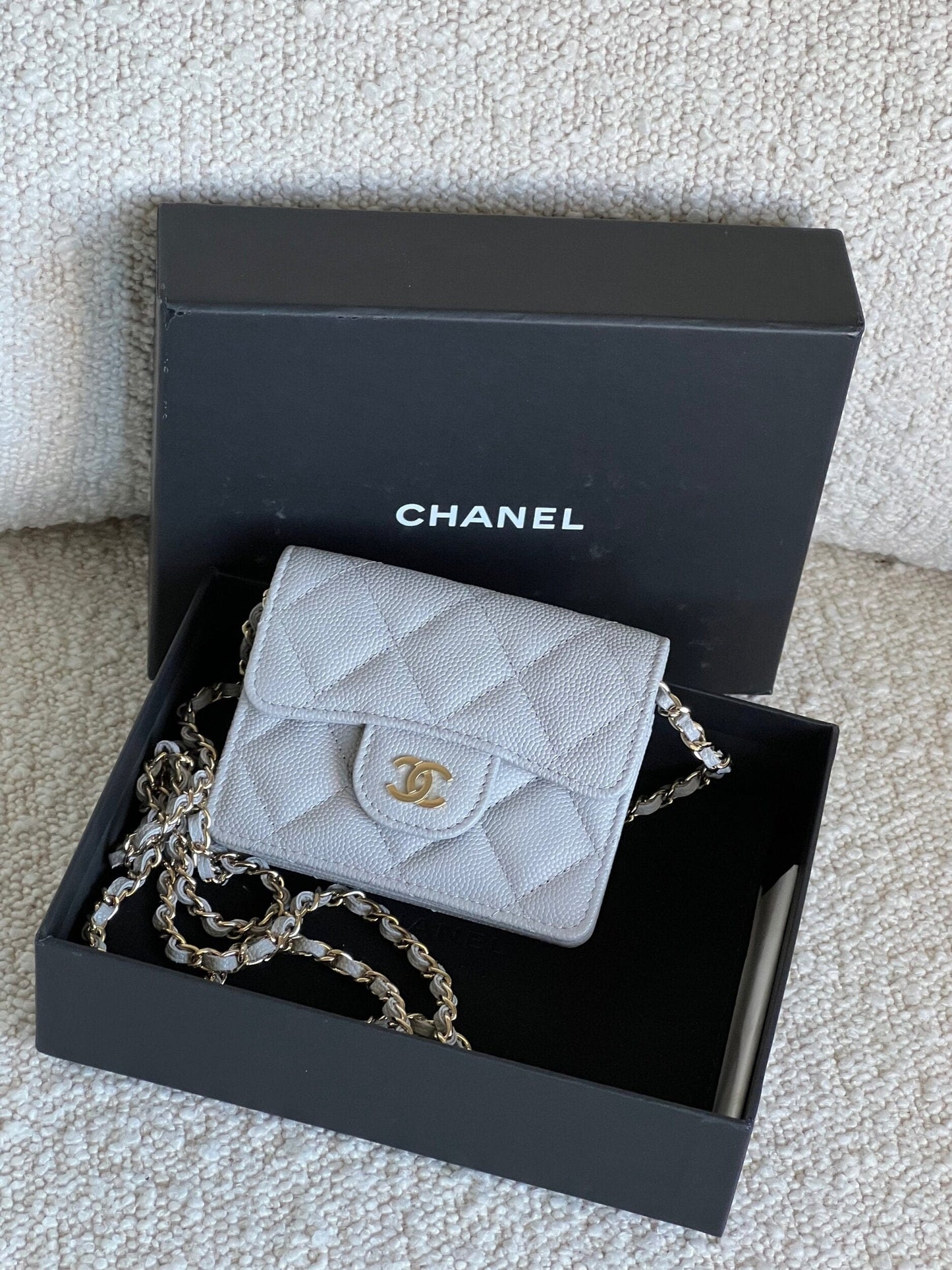 21A Caviar Quilted Flap Card Holder On Chain Grey