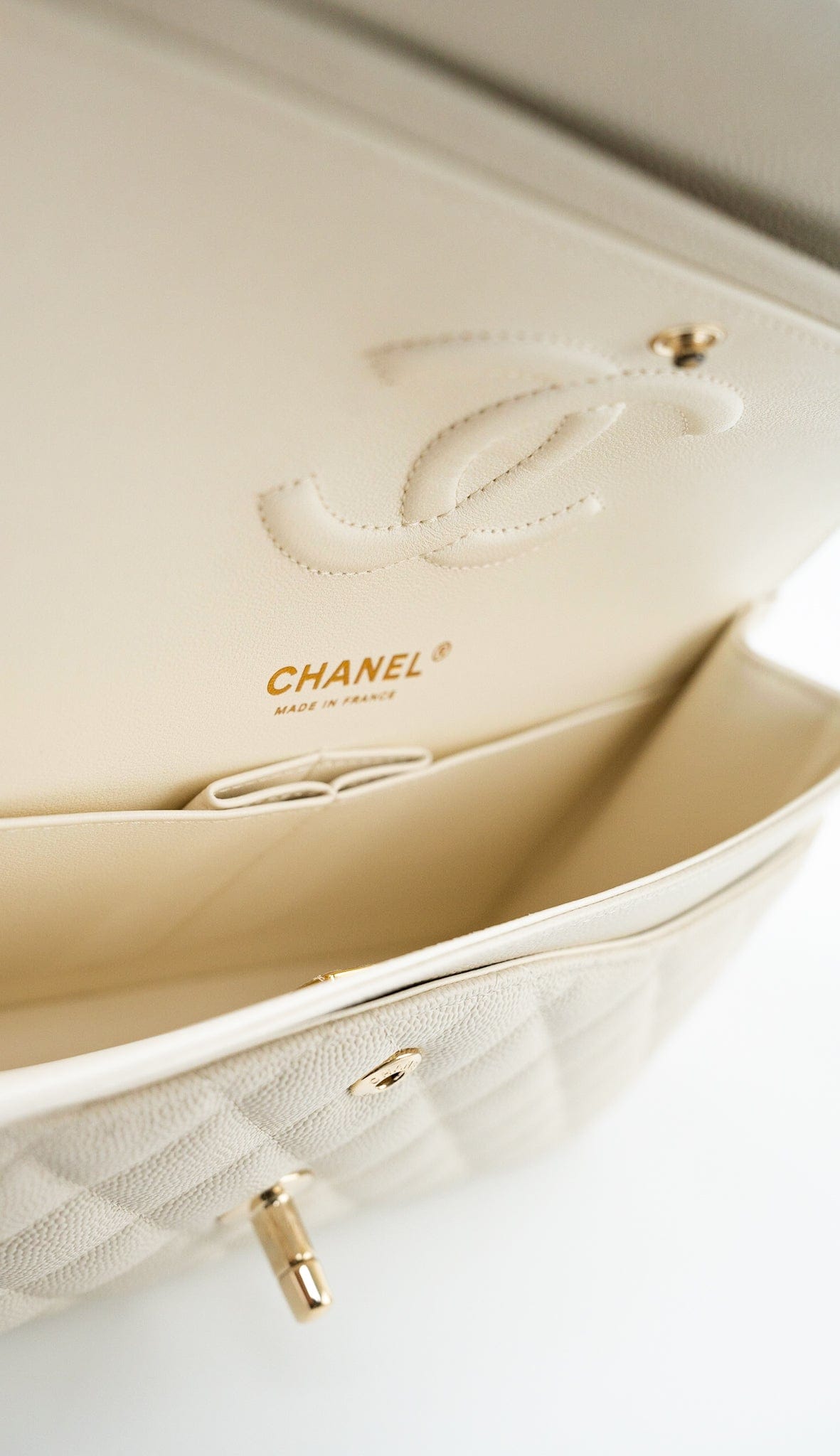 21A White/ Ivory Caviar Quilted Classic Flap Medium Light Gold Hardware