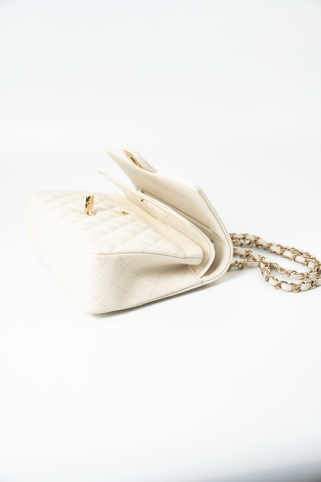 21A White/ Ivory Caviar Quilted Classic Flap Medium Light Gold Hardware