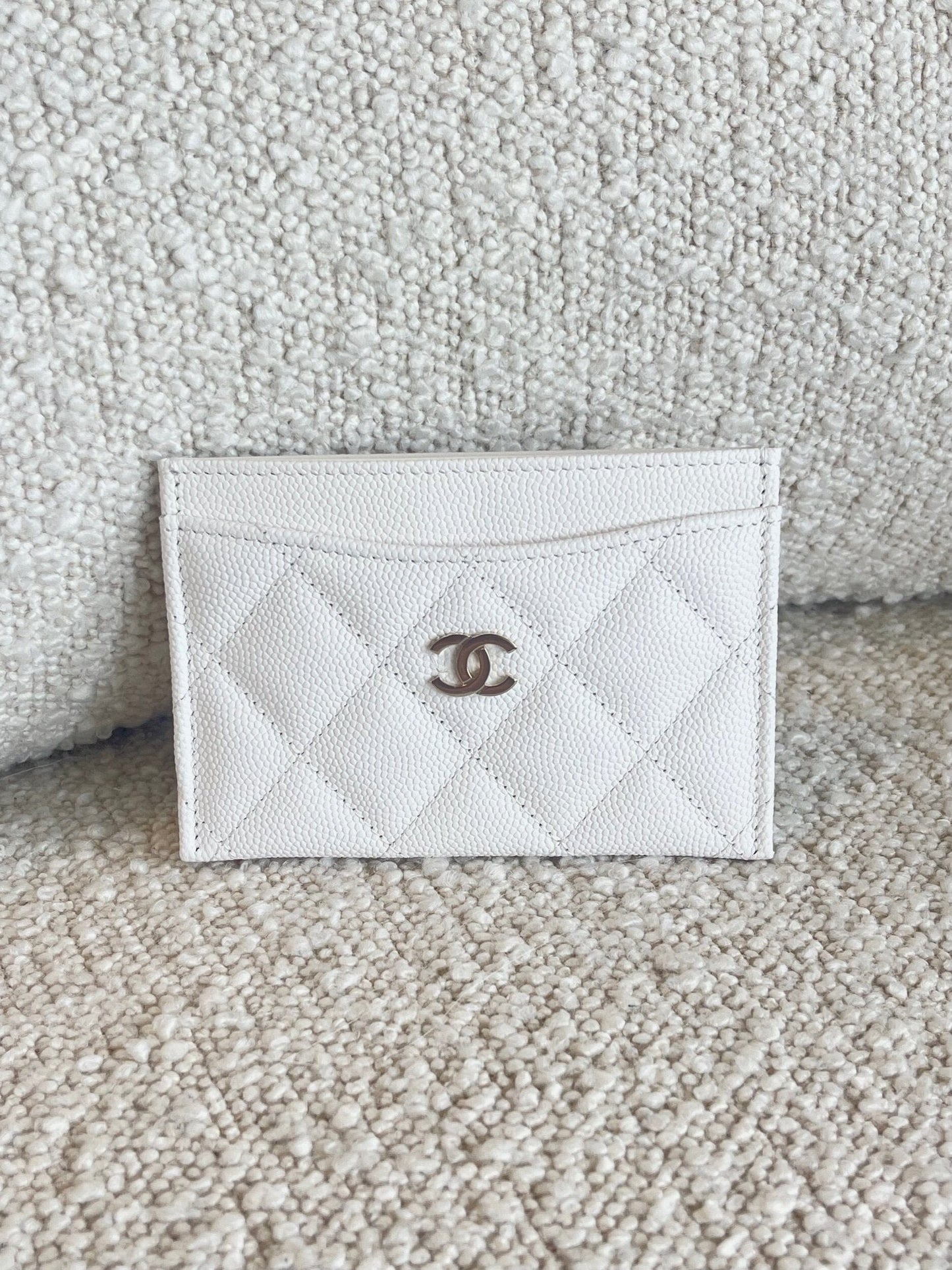 21B White Caviar Quilted Card Holder LGHW