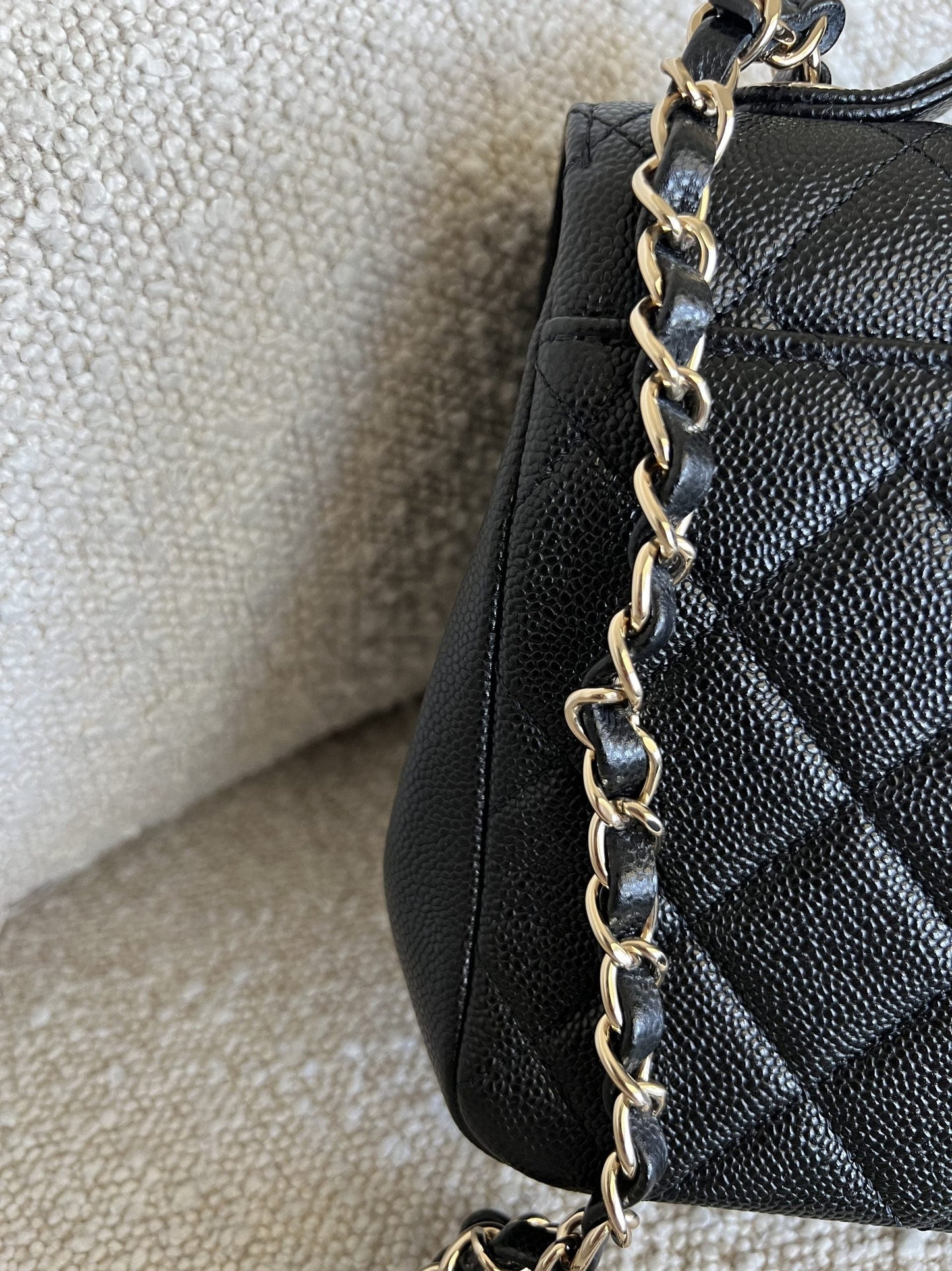 21P Black Caviar Quilted Medium Business Affinity LGHW