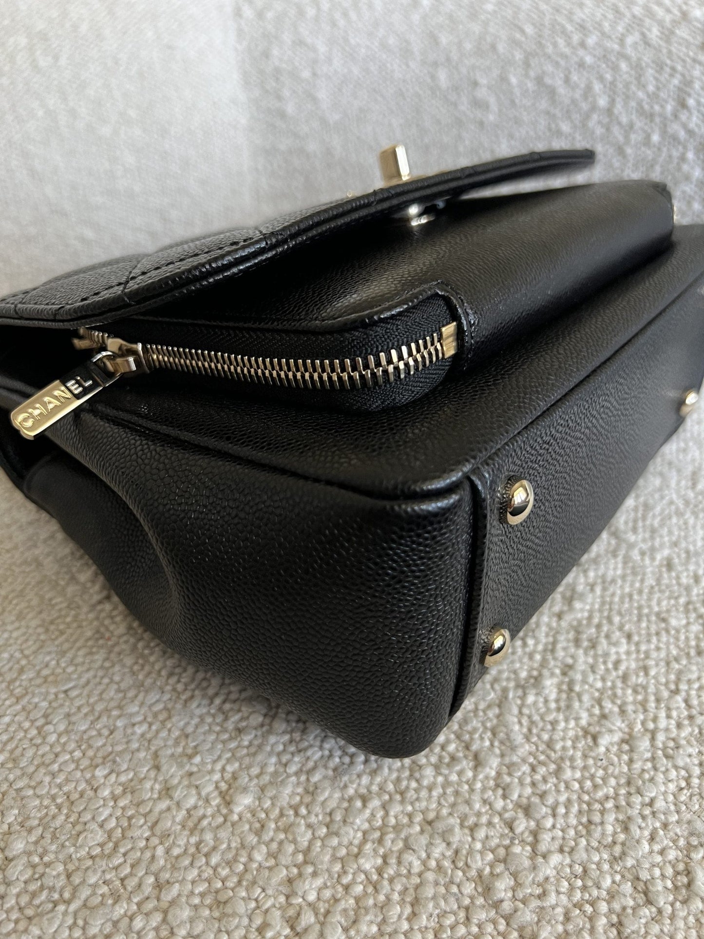 21P Black Caviar Quilted Medium Business Affinity LGHW