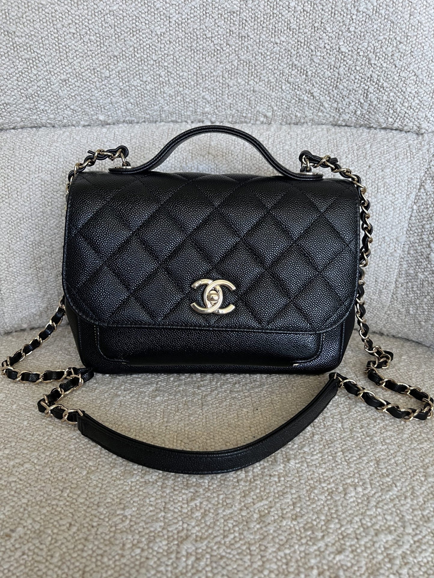 21P Black Caviar Quilted Medium Business Affinity LGHW