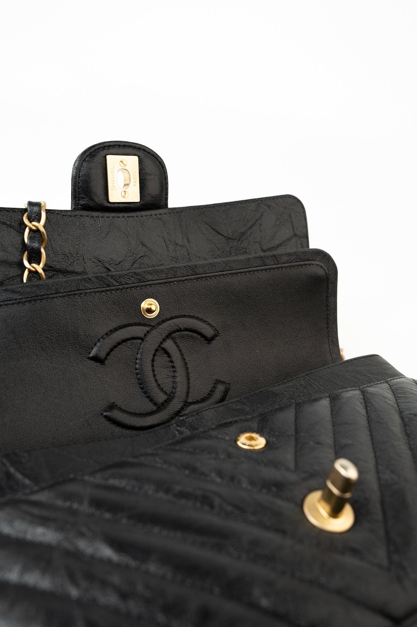 18B Metallic Black Crumpled Calfskin Chevron Classic Flap Medium Aged Gold Hardware