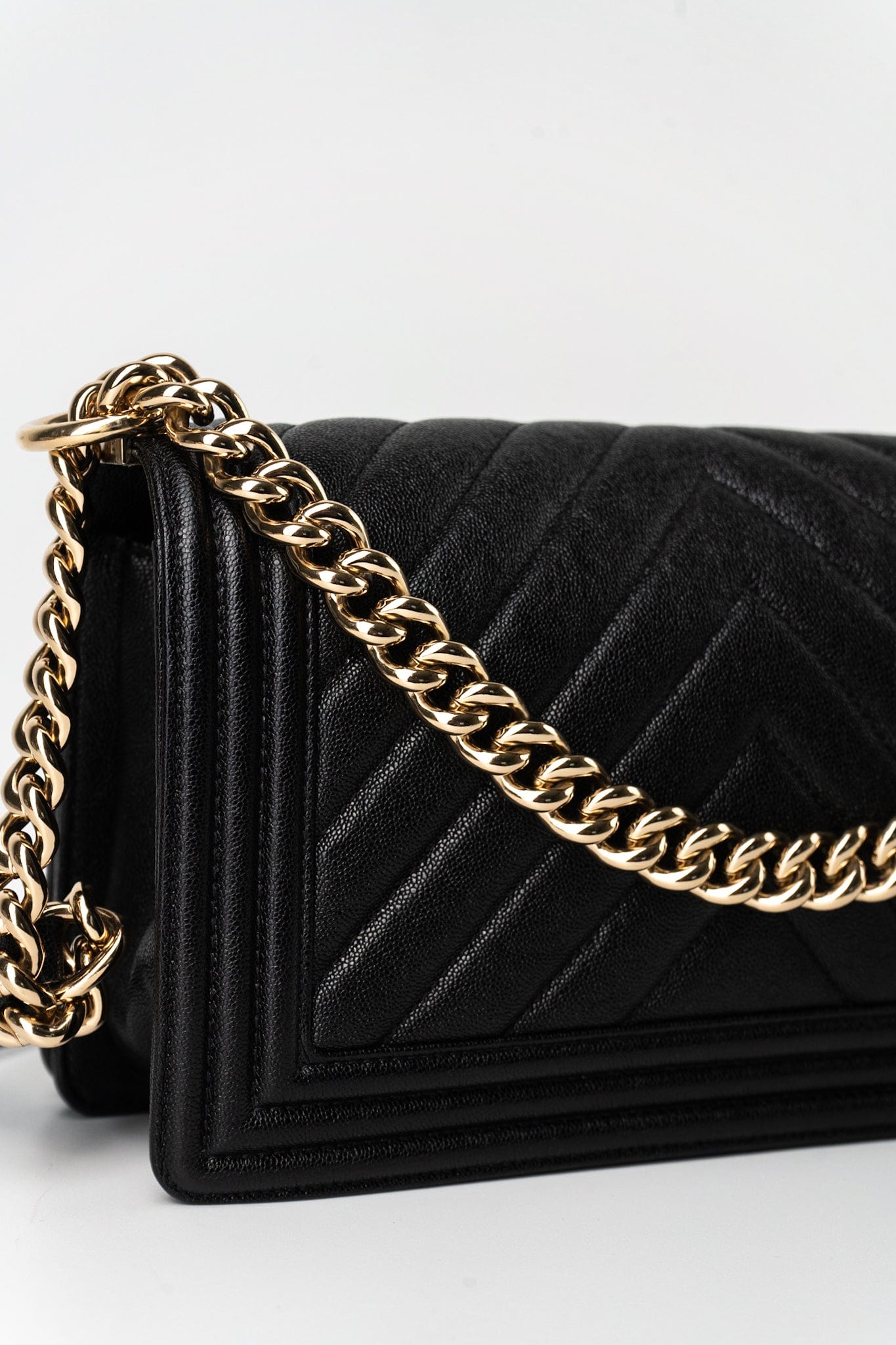 19S Shiny Black Caviar Chevron Boy Bag Medium Champagne Gold Hardware